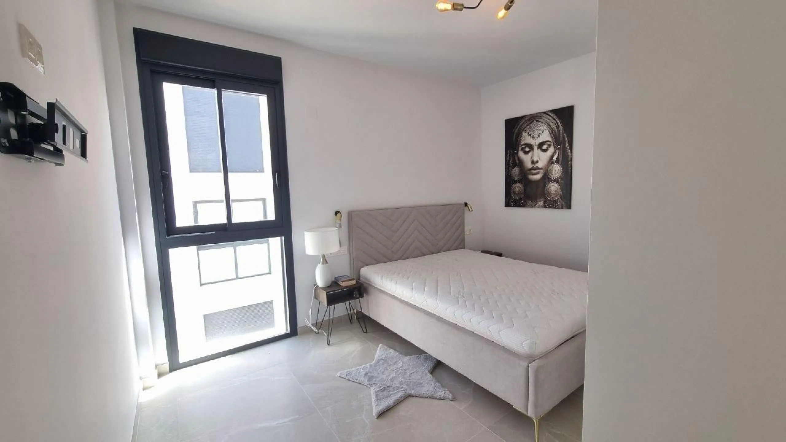 Modern apartment with private solarium in Torrevieja – just steps from the sea