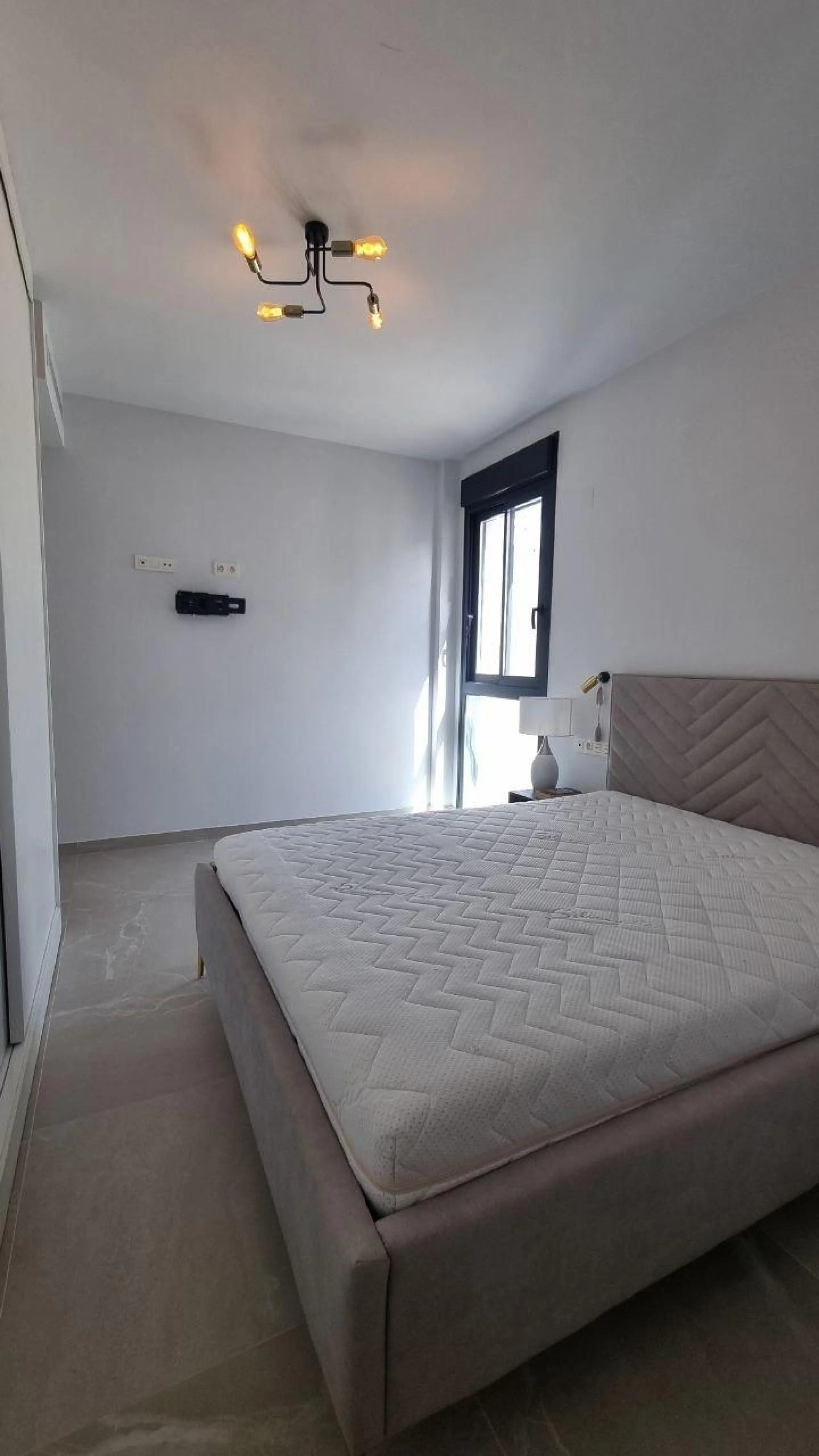 Modern apartment with private solarium in Torrevieja – just steps from the sea