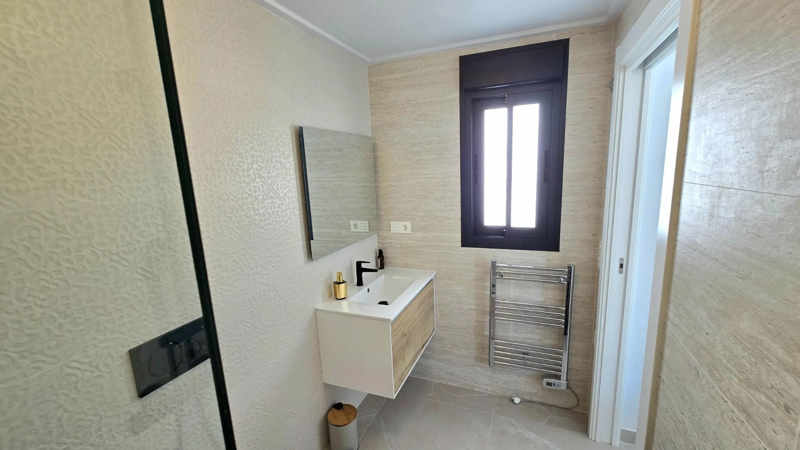 Modern apartment with private solarium in Torrevieja – just steps from the sea