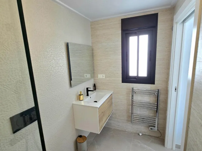 Modern apartment with private solarium in Torrevieja – just steps from the sea