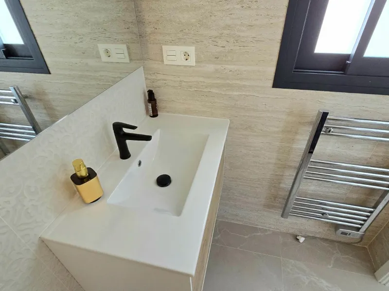 Modern apartment with private solarium in Torrevieja – just steps from the sea