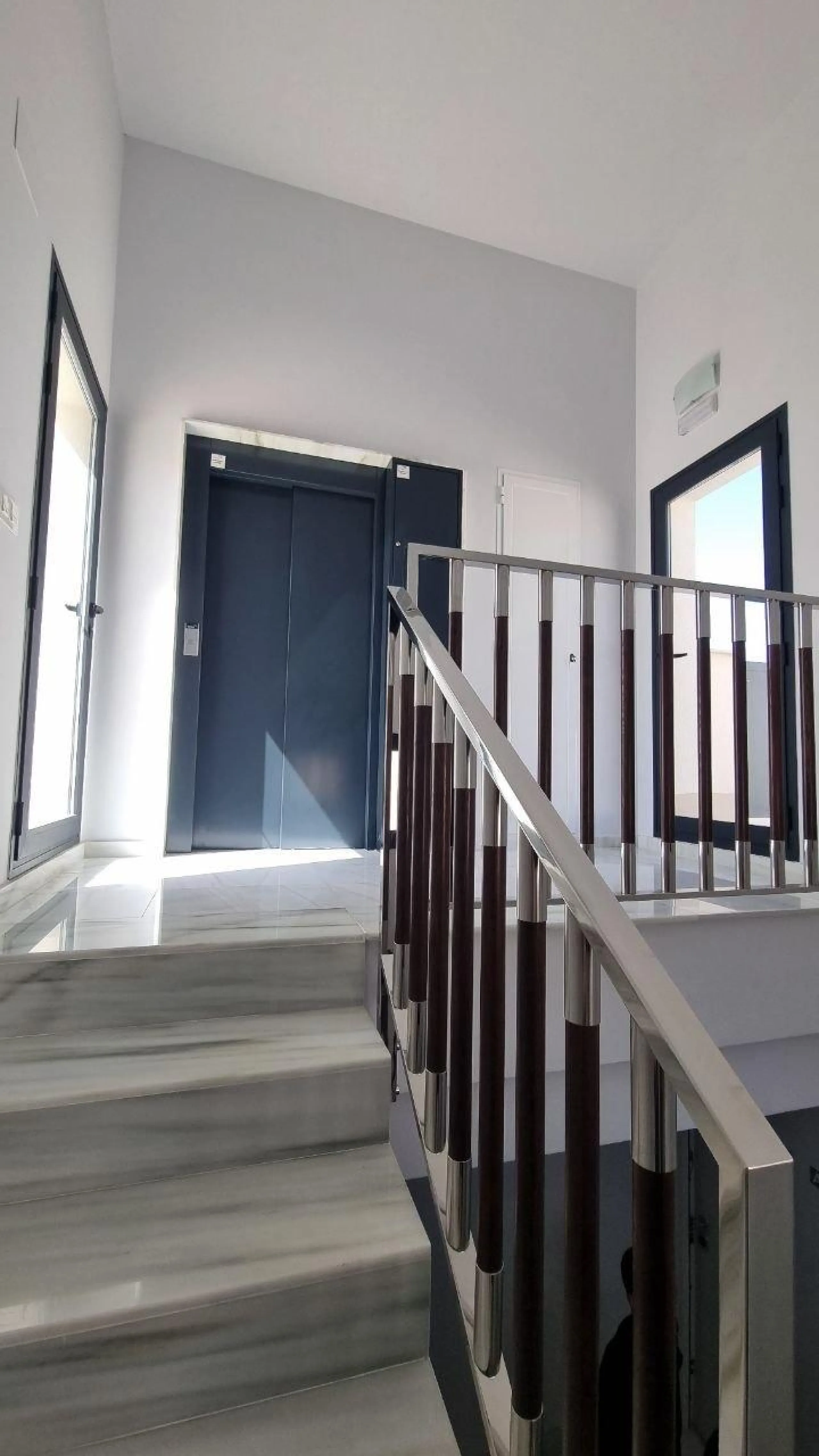 Modern apartment with private solarium in Torrevieja – just steps from the sea