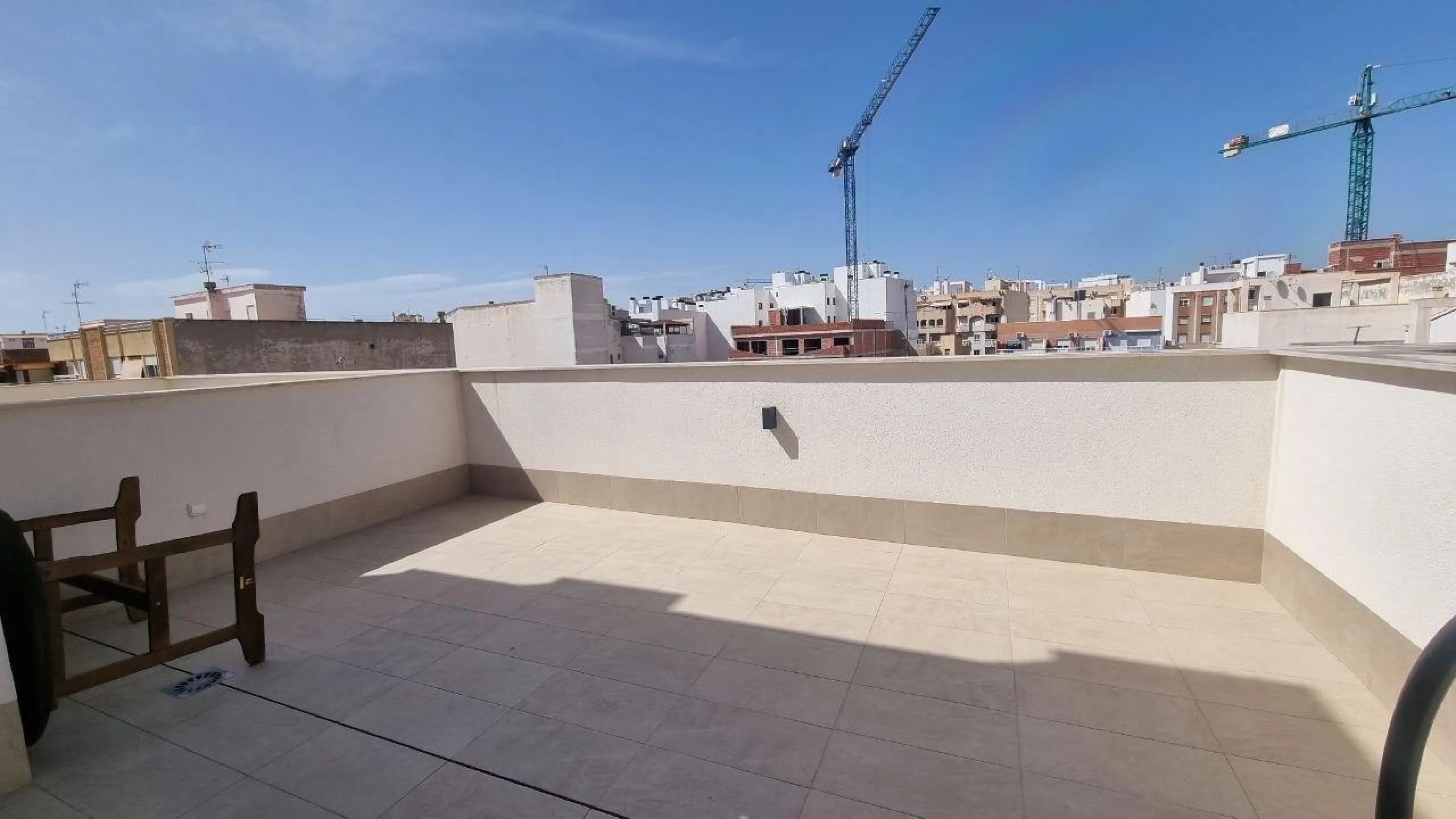 Modern apartment with private solarium in Torrevieja – just steps from the sea