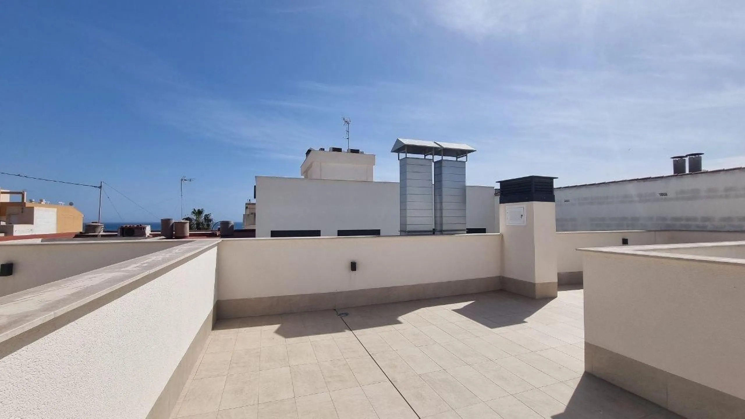 Modern apartment with private solarium in Torrevieja – just steps from the sea