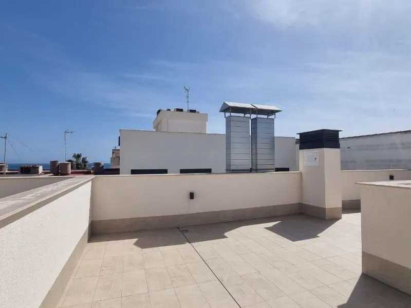 Modern apartment with private solarium in Torrevieja – just steps from the sea