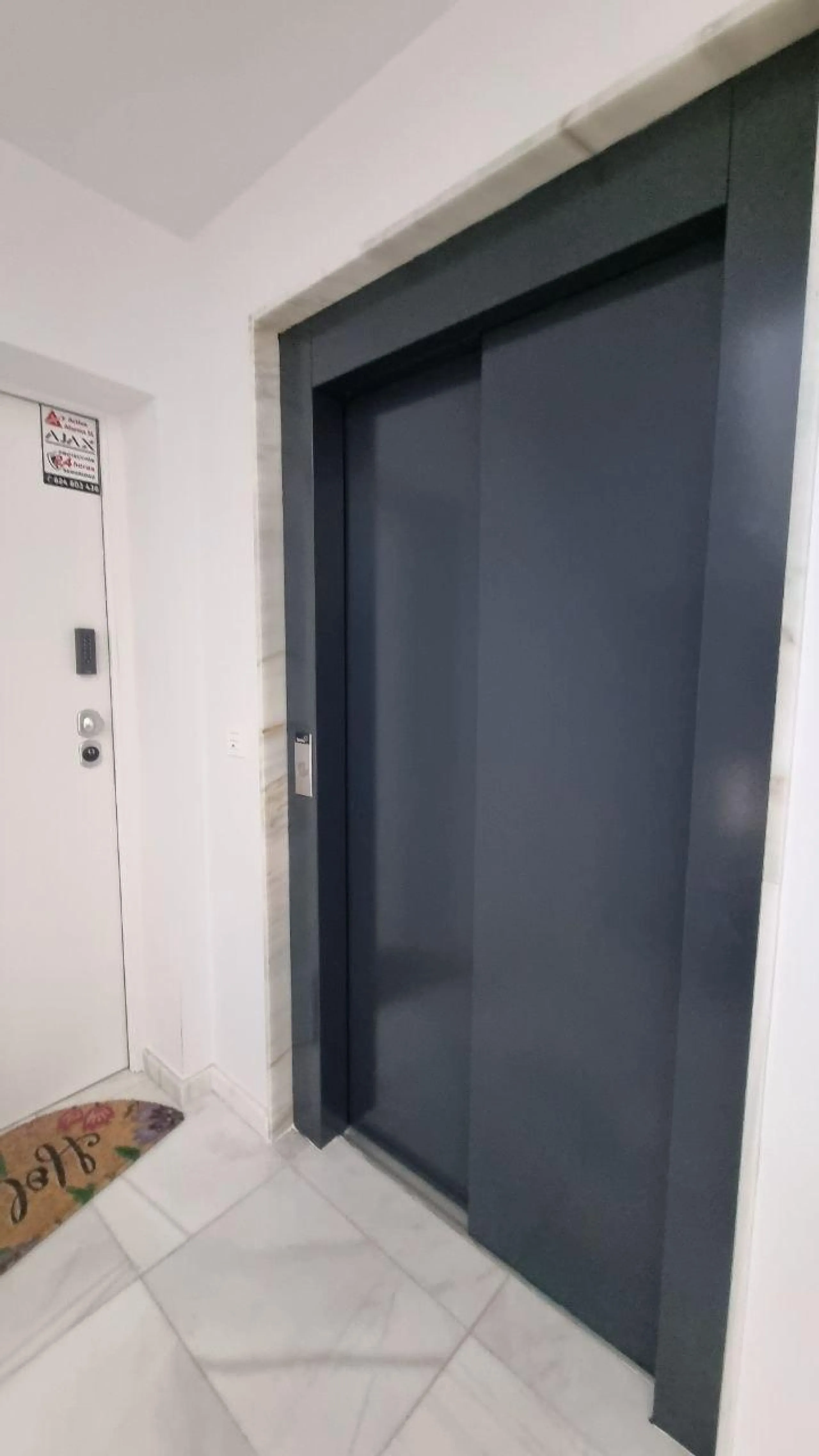 Modern apartment with private solarium in Torrevieja – just steps from the sea