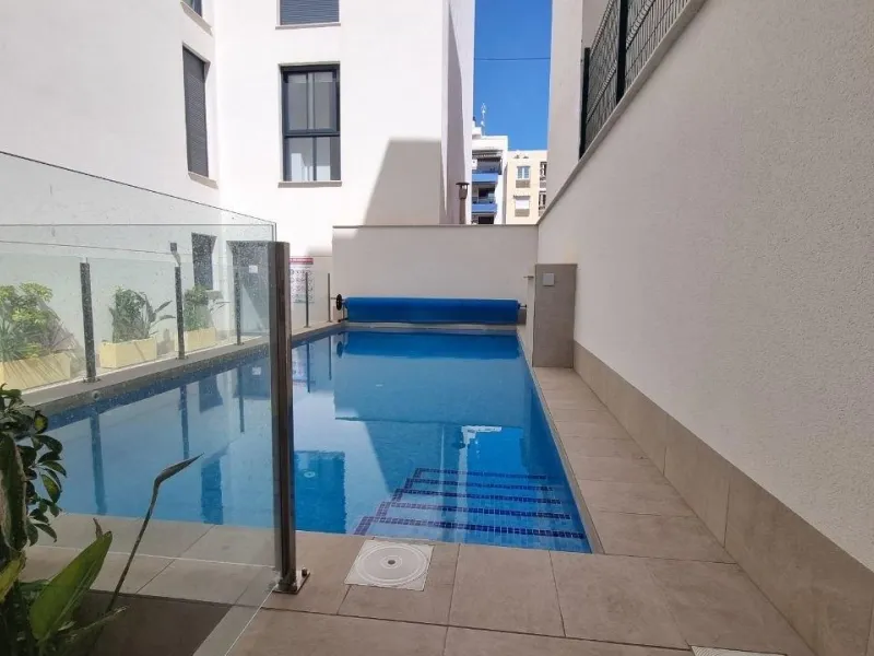 Modern apartment with private solarium in Torrevieja – just steps from the sea