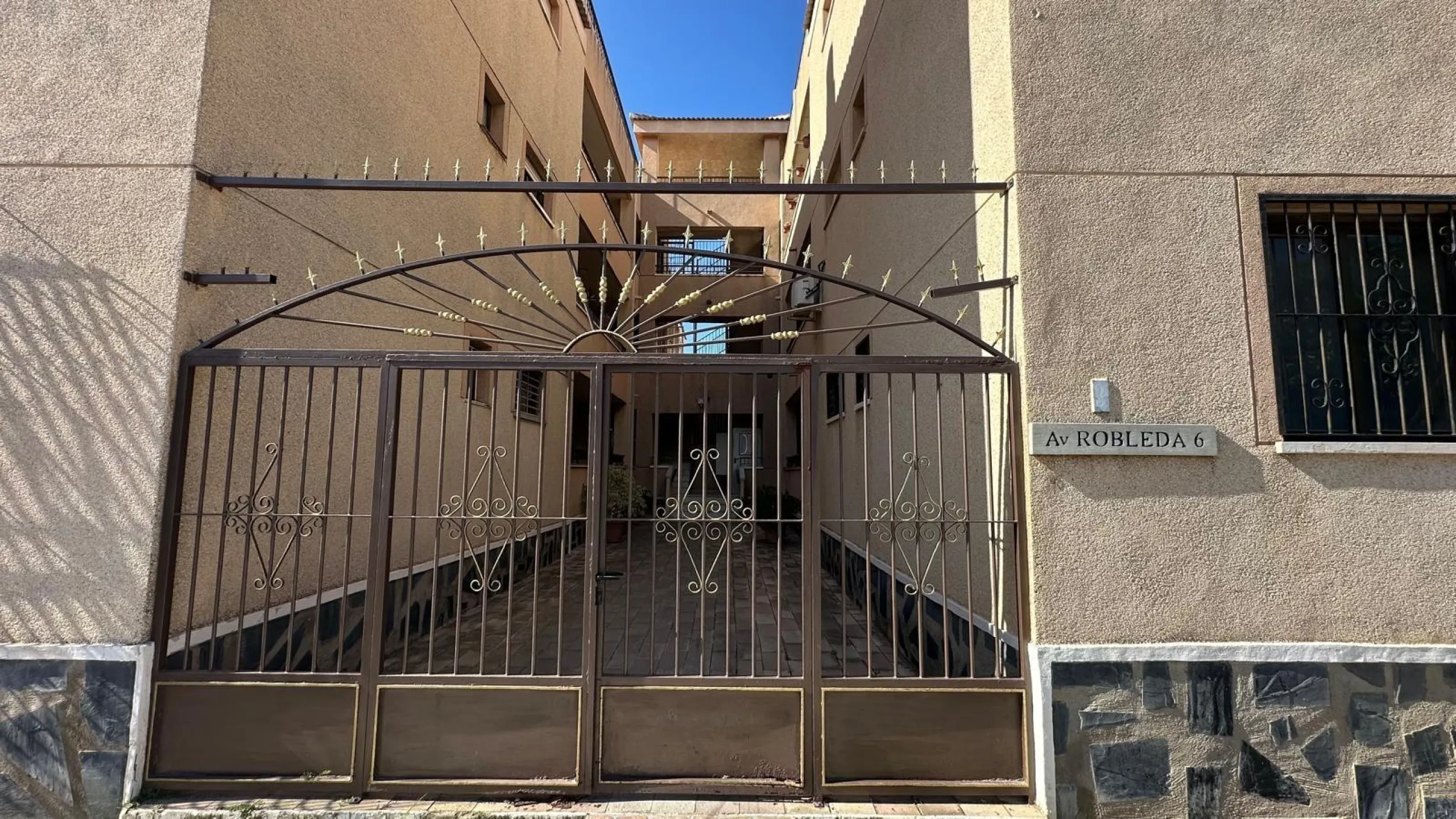 1 BEDROOM, 1 BATHROOM APARTMENT IN LA SIESTA