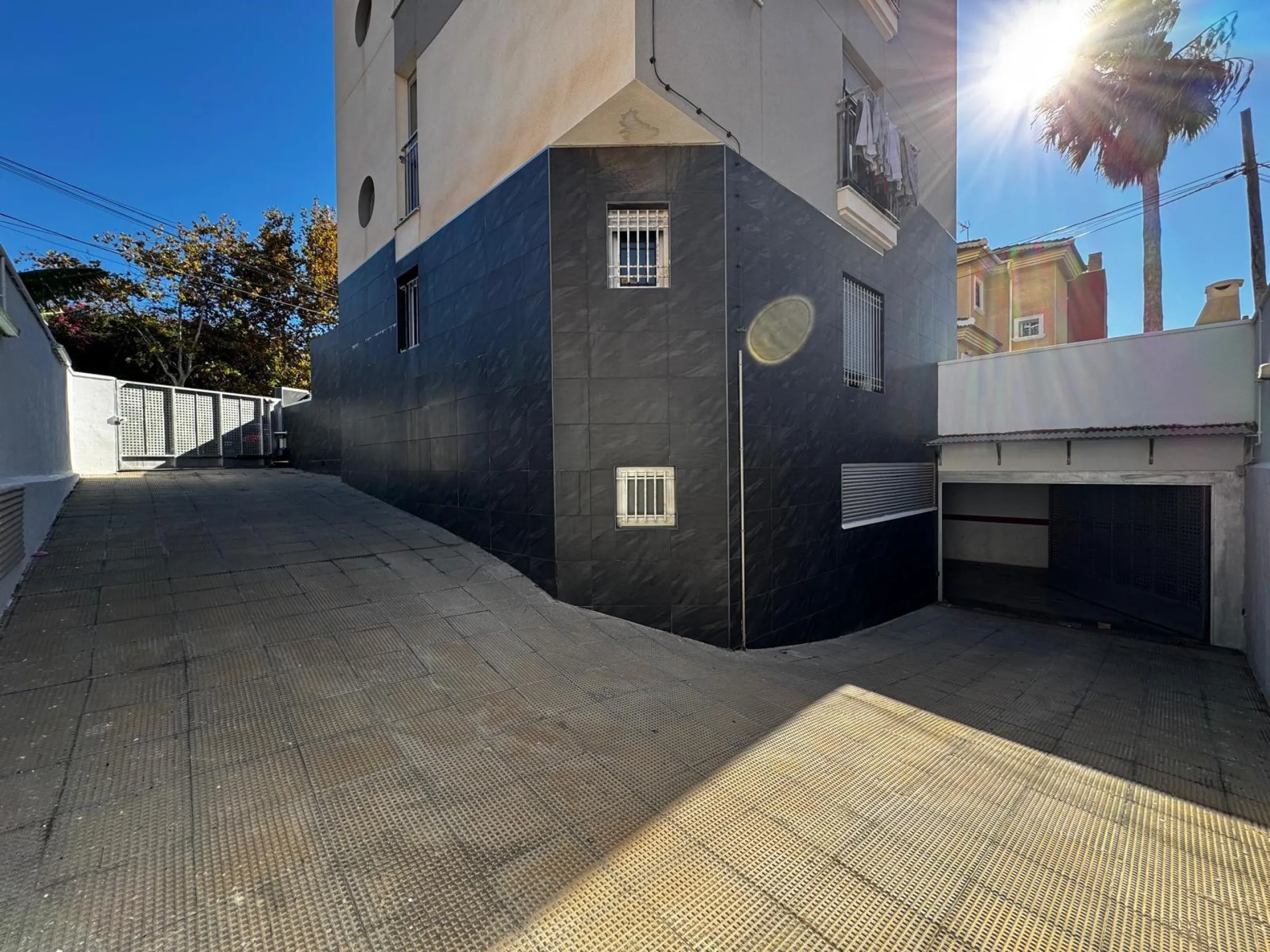 A COMPLETE BUILDING COMPRISING 4 FLATS, BUILT TO A HIGH STANDARD AND GUARANTEED TO BE PROFITABLE