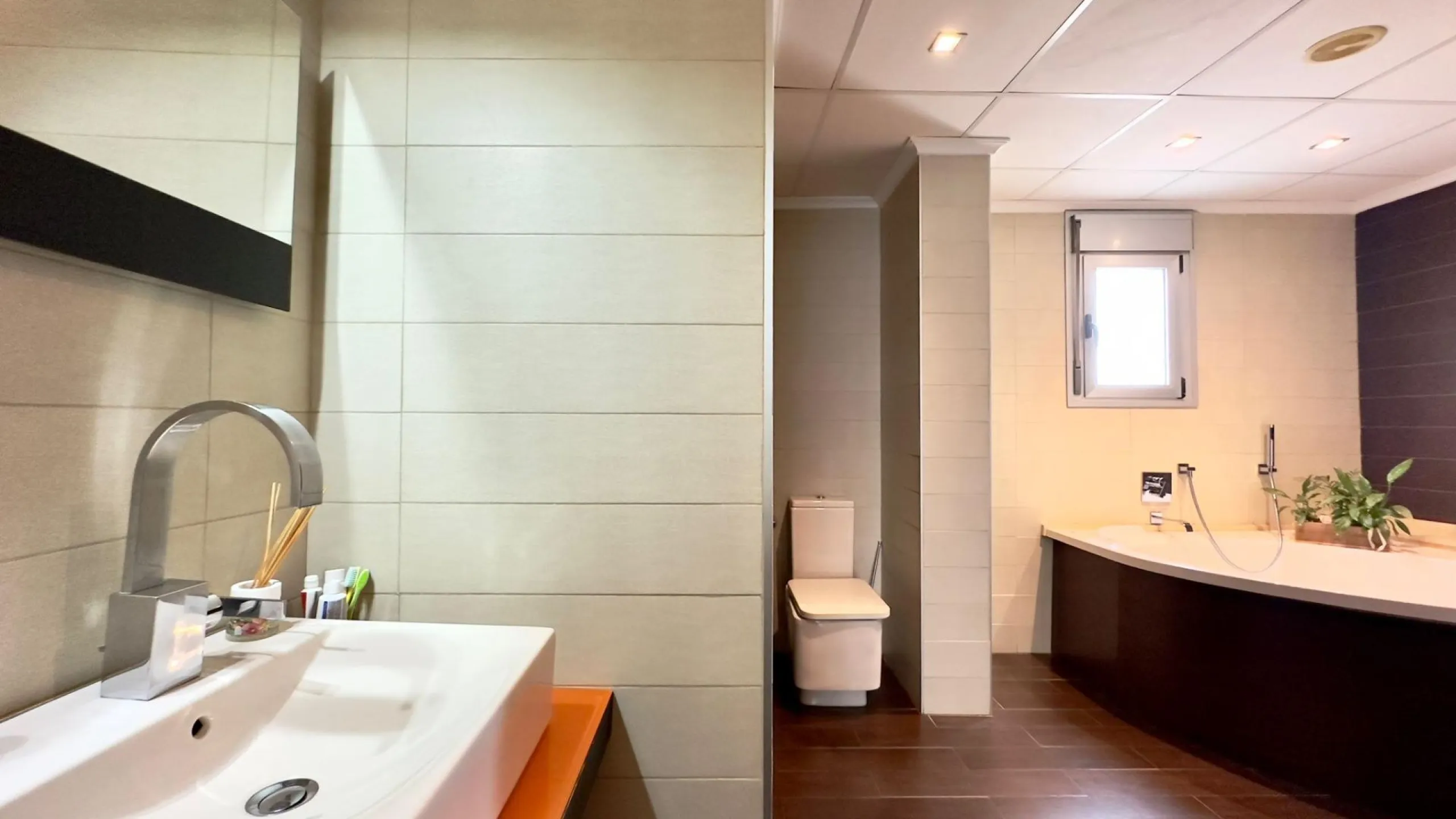 A COMPLETE BUILDING COMPRISING 4 FLATS, BUILT TO A HIGH STANDARD AND GUARANTEED TO BE PROFITABLE