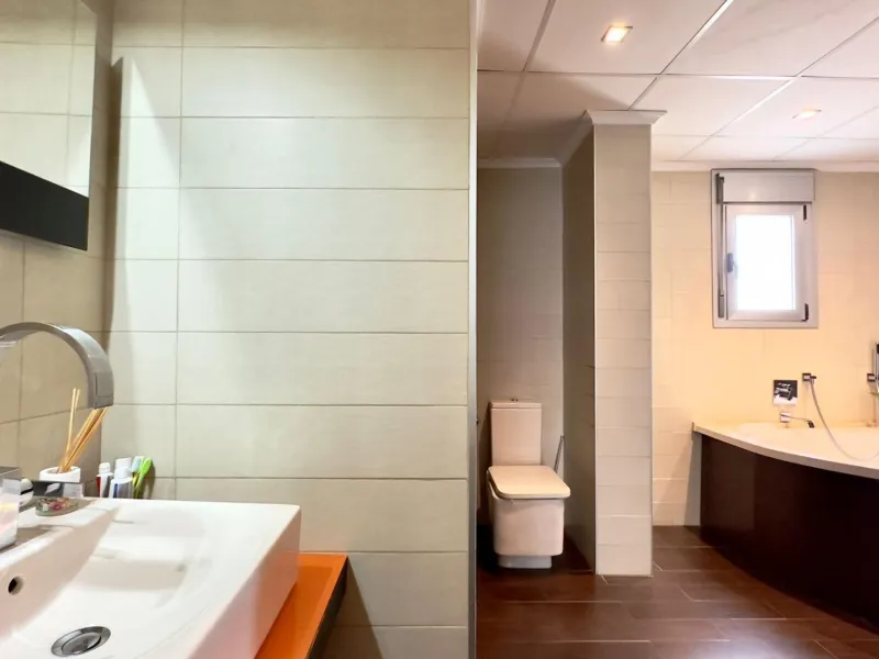 A COMPLETE BUILDING COMPRISING 4 FLATS, BUILT TO A HIGH STANDARD AND GUARANTEED TO BE PROFITABLE
