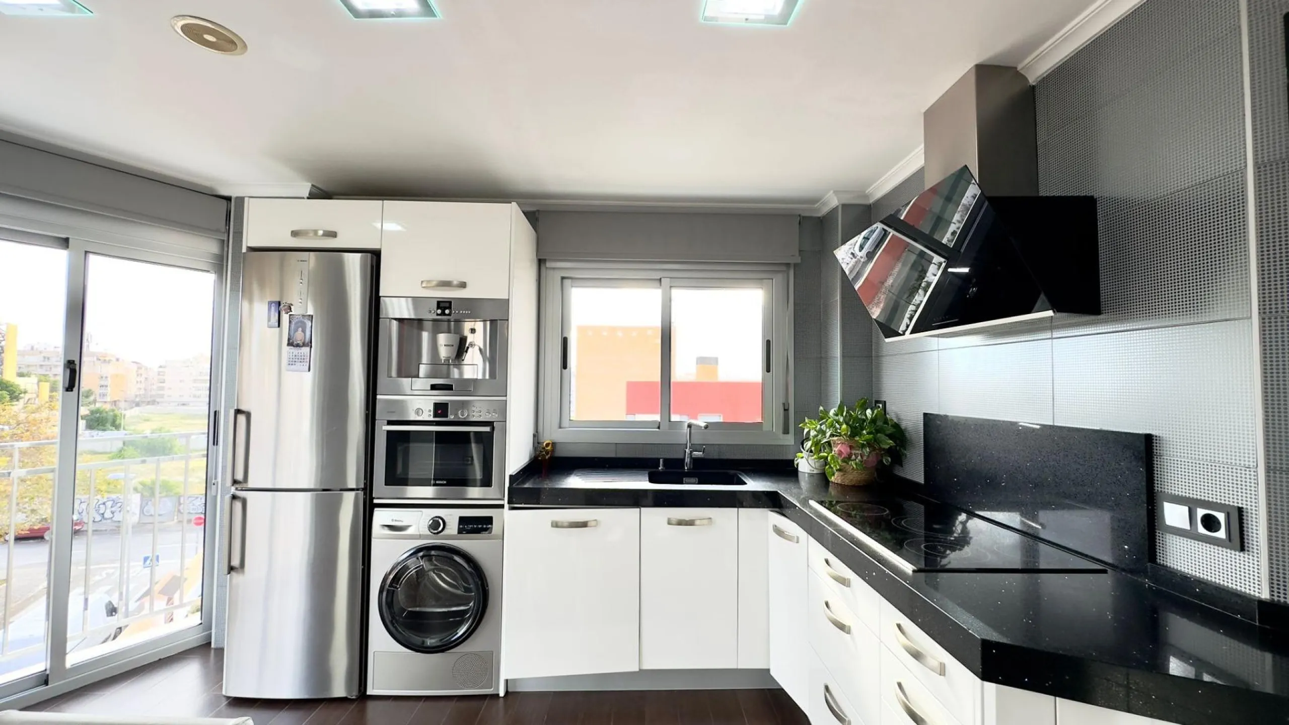 A COMPLETE BUILDING COMPRISING 4 FLATS, BUILT TO A HIGH STANDARD AND GUARANTEED TO BE PROFITABLE