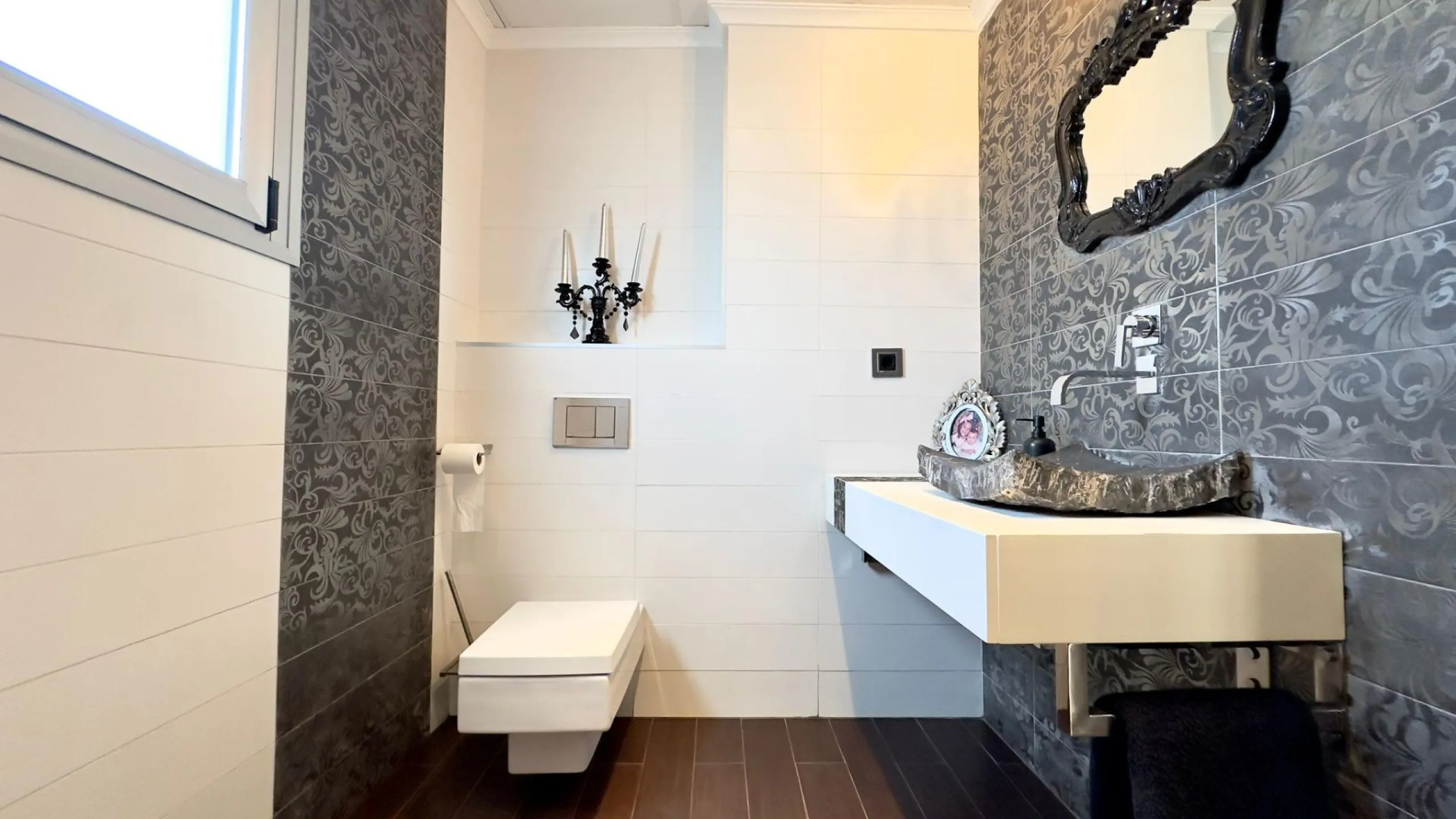A COMPLETE BUILDING COMPRISING 4 FLATS, BUILT TO A HIGH STANDARD AND GUARANTEED TO BE PROFITABLE