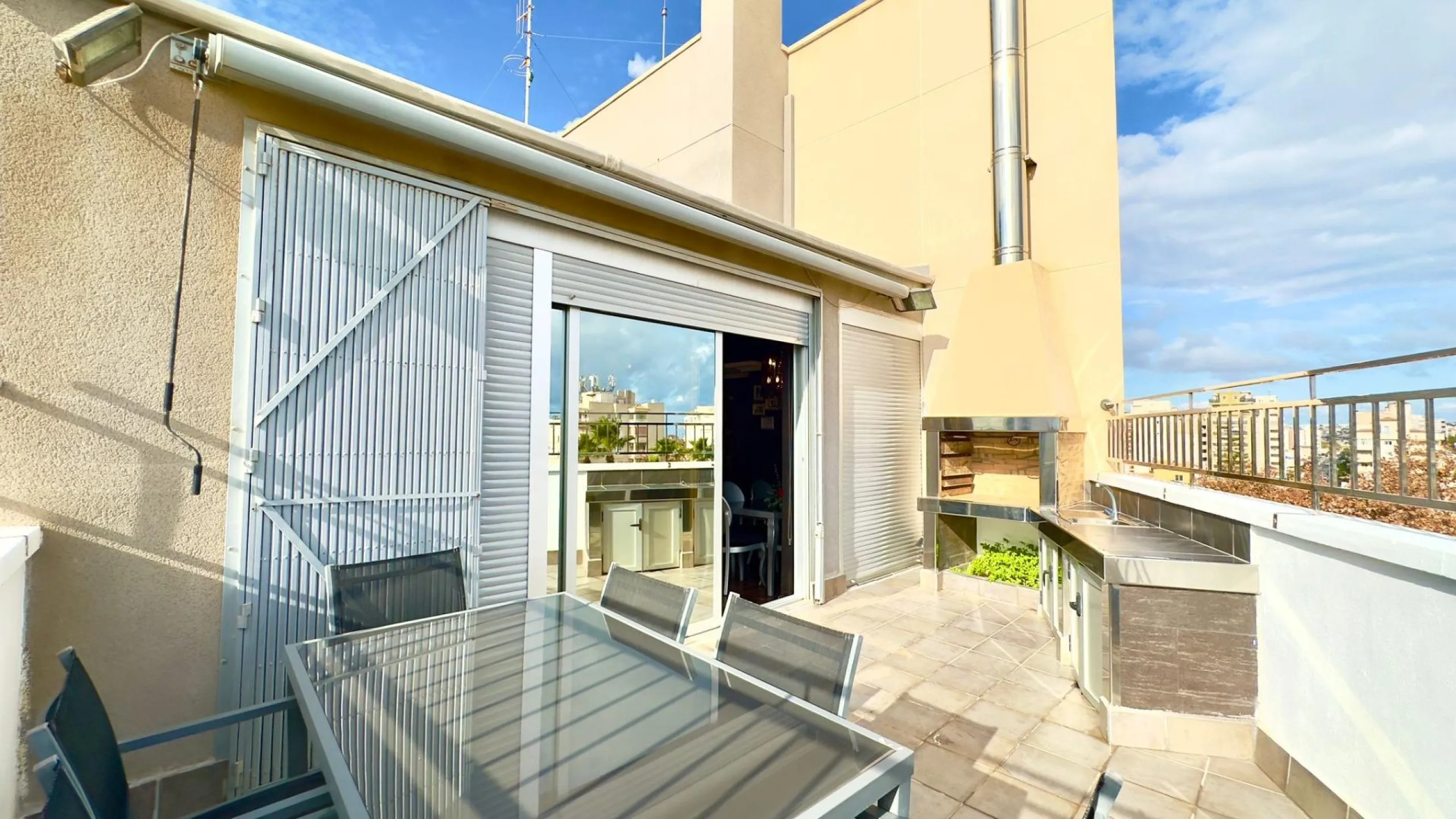 A COMPLETE BUILDING COMPRISING 4 FLATS, BUILT TO A HIGH STANDARD AND GUARANTEED TO BE PROFITABLE