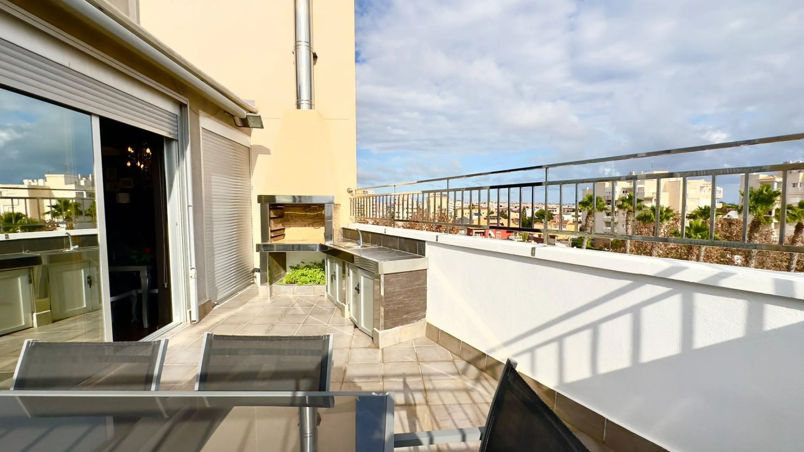 A COMPLETE BUILDING COMPRISING 4 FLATS, BUILT TO A HIGH STANDARD AND GUARANTEED TO BE PROFITABLE