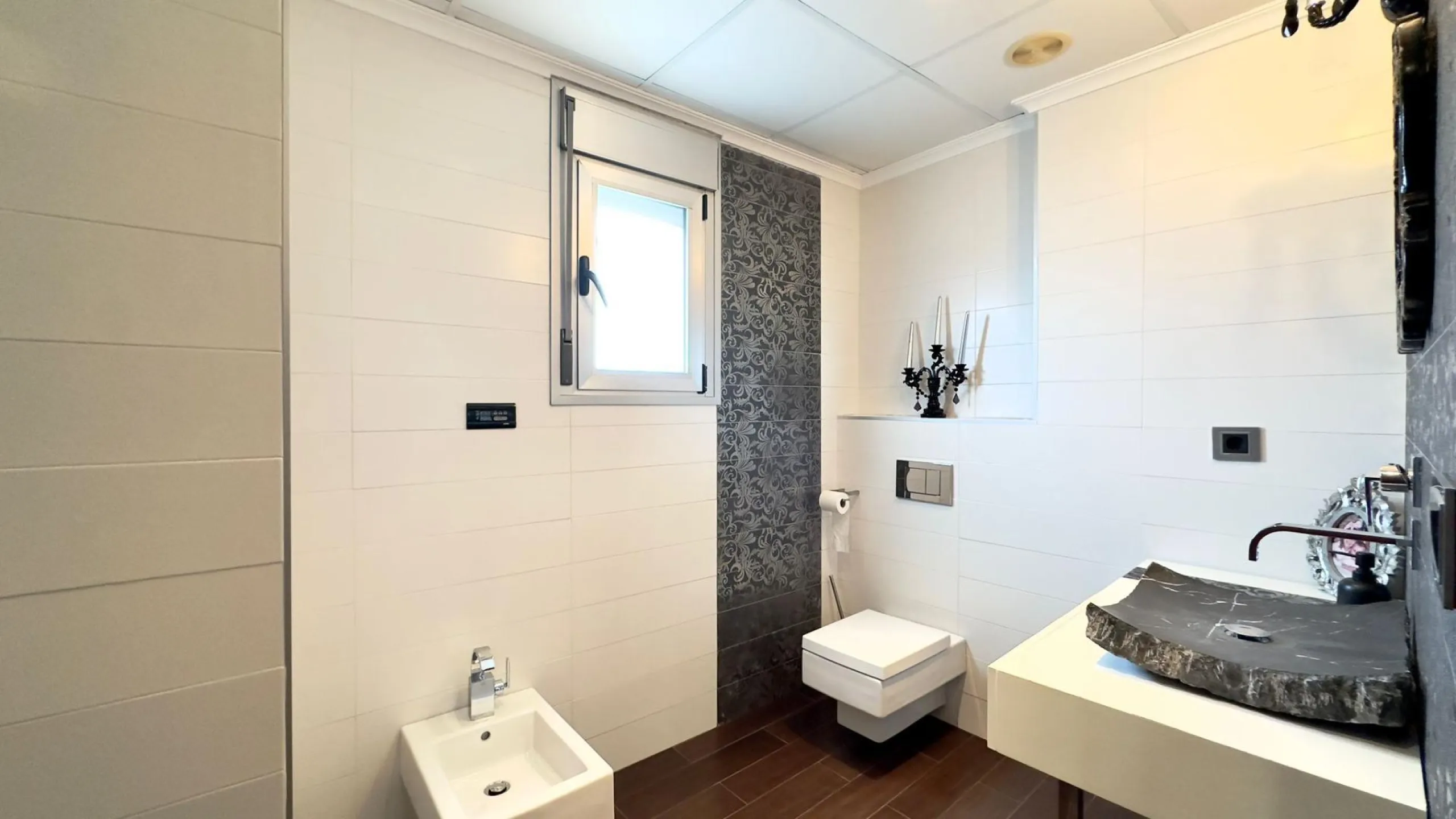 A COMPLETE BUILDING COMPRISING 4 FLATS, BUILT TO A HIGH STANDARD AND GUARANTEED TO BE PROFITABLE