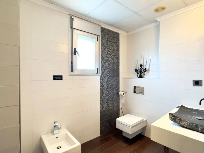A COMPLETE BUILDING COMPRISING 4 FLATS, BUILT TO A HIGH STANDARD AND GUARANTEED TO BE PROFITABLE