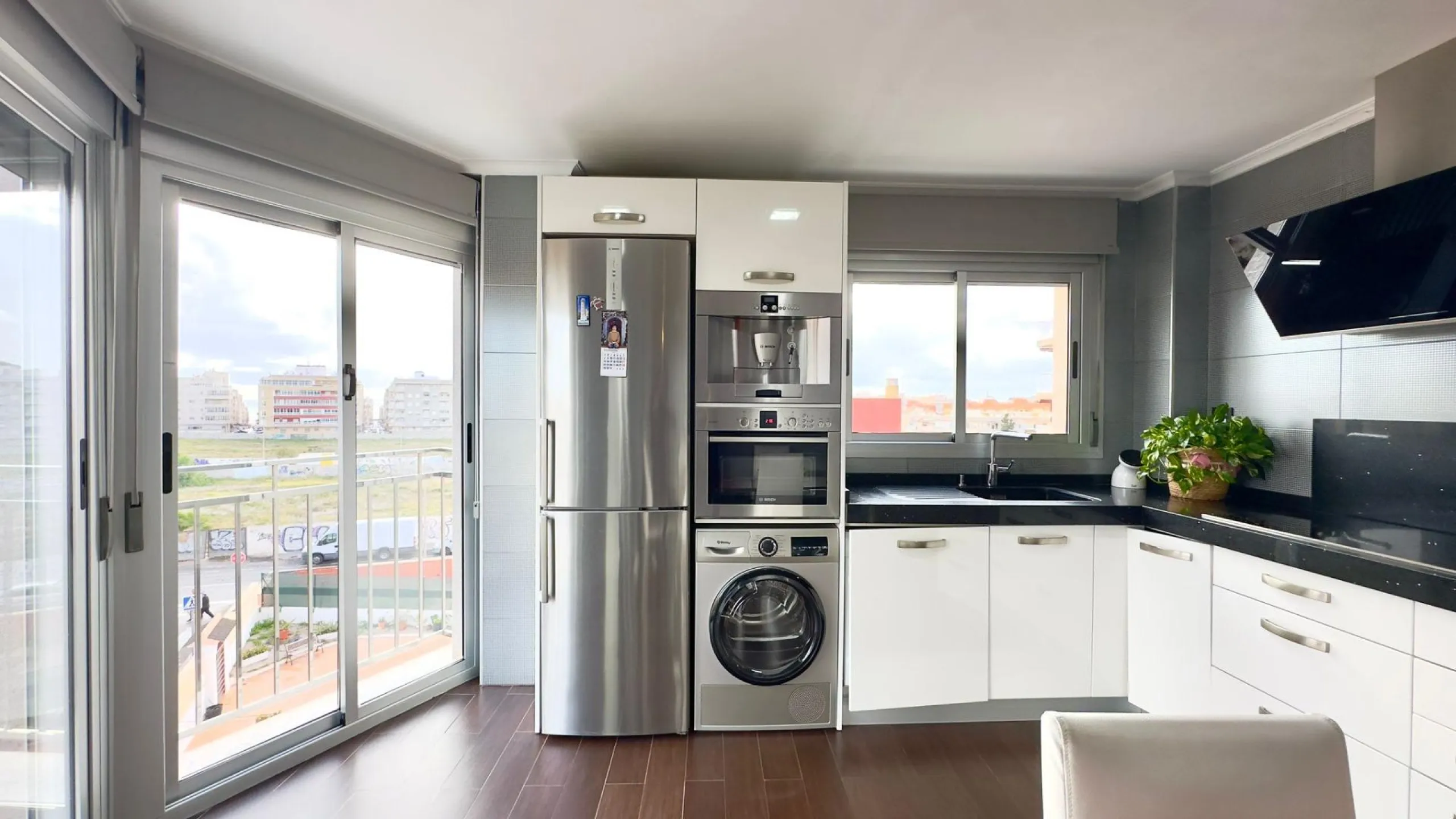 A COMPLETE BUILDING COMPRISING 4 FLATS, BUILT TO A HIGH STANDARD AND GUARANTEED TO BE PROFITABLE