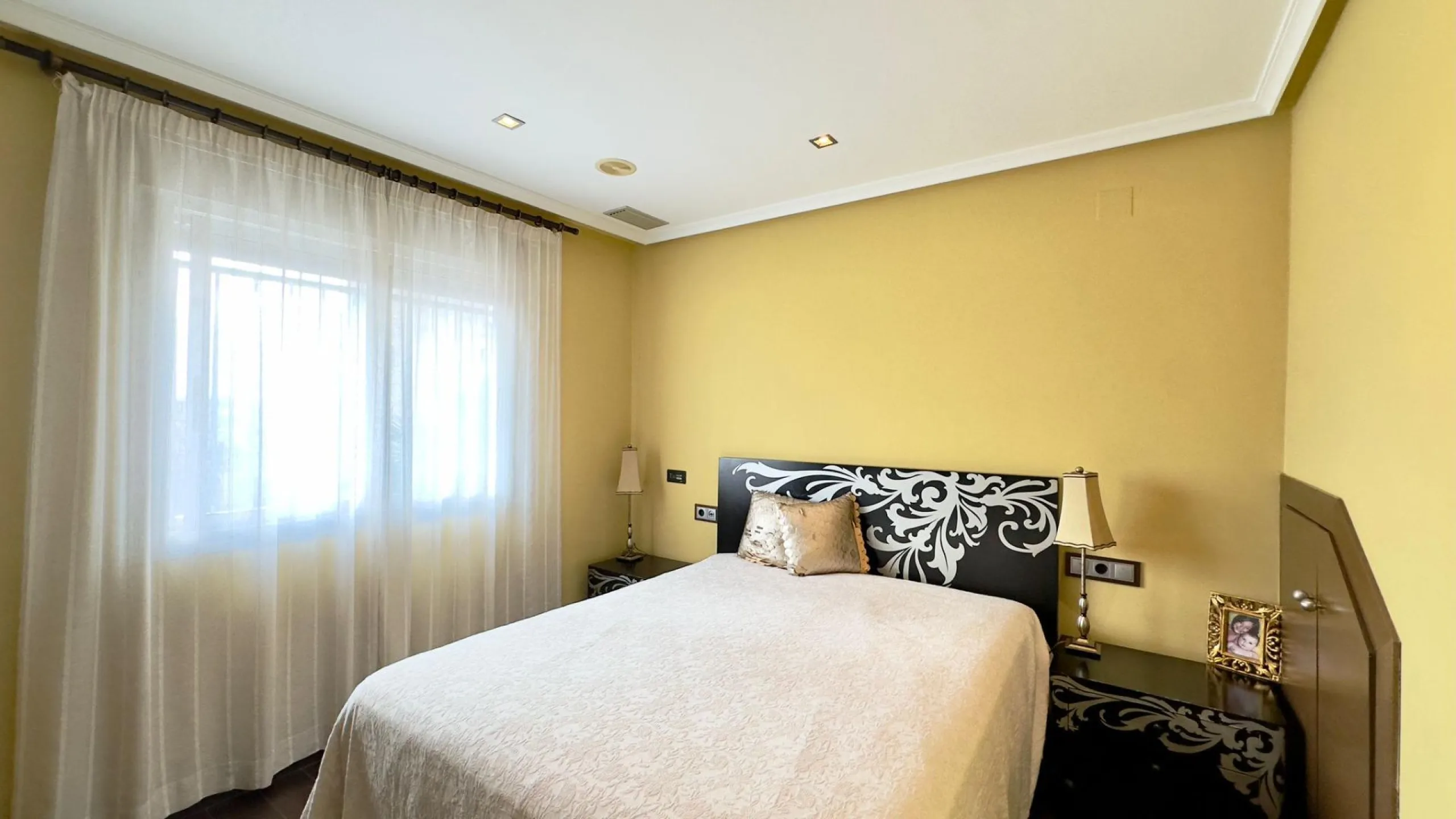 A COMPLETE BUILDING COMPRISING 4 FLATS, BUILT TO A HIGH STANDARD AND GUARANTEED TO BE PROFITABLE