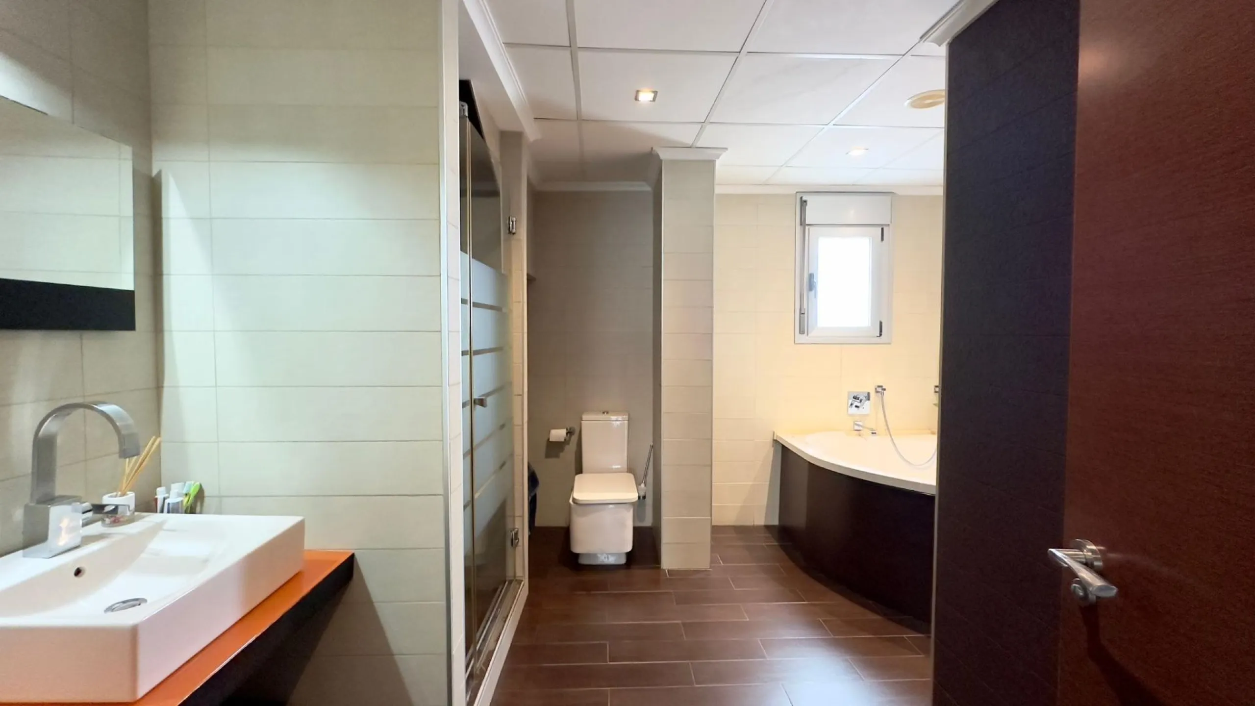 A COMPLETE BUILDING COMPRISING 4 FLATS, BUILT TO A HIGH STANDARD AND GUARANTEED TO BE PROFITABLE