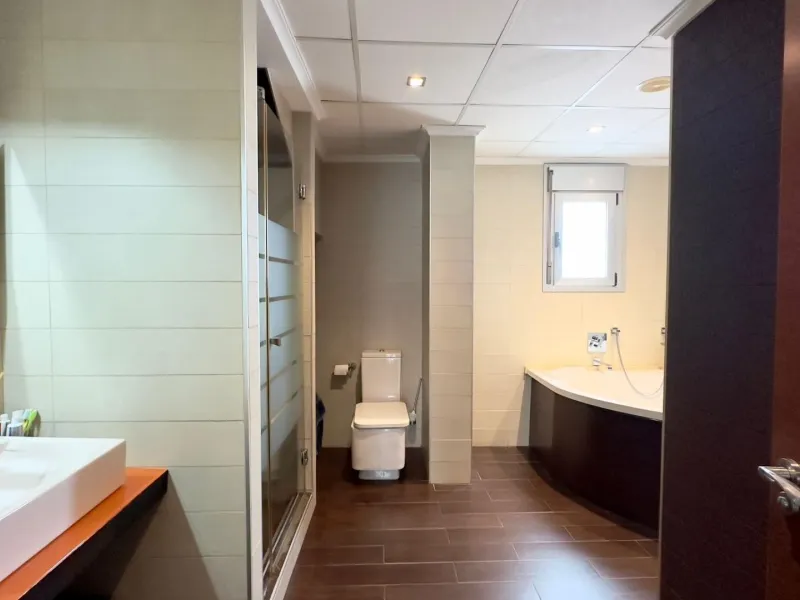 A COMPLETE BUILDING COMPRISING 4 FLATS, BUILT TO A HIGH STANDARD AND GUARANTEED TO BE PROFITABLE