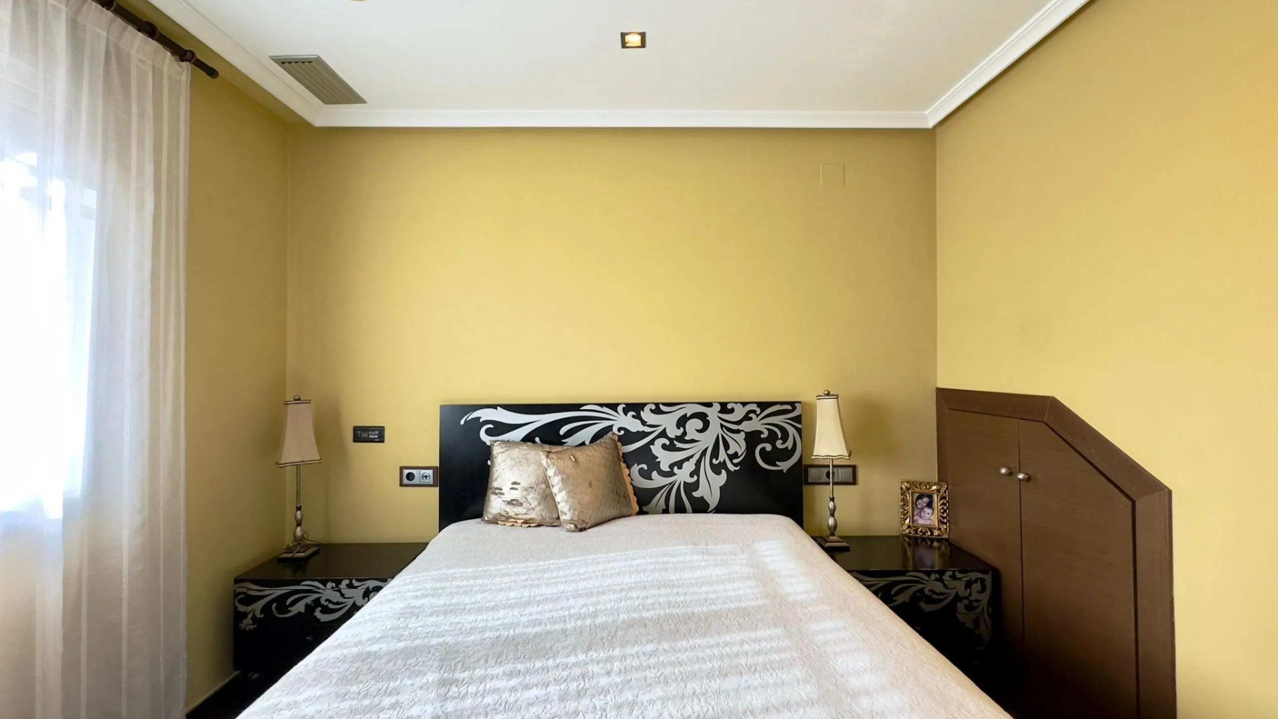 A COMPLETE BUILDING COMPRISING 4 FLATS, BUILT TO A HIGH STANDARD AND GUARANTEED TO BE PROFITABLE