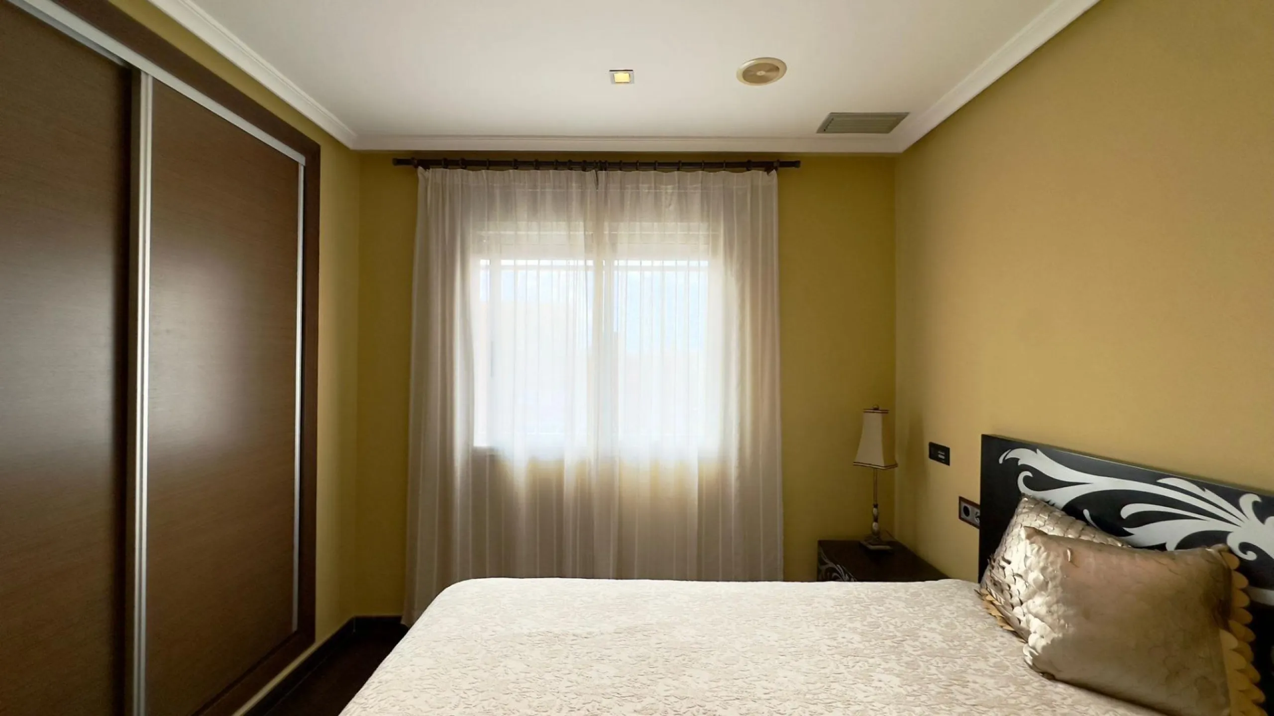 A COMPLETE BUILDING COMPRISING 4 FLATS, BUILT TO A HIGH STANDARD AND GUARANTEED TO BE PROFITABLE