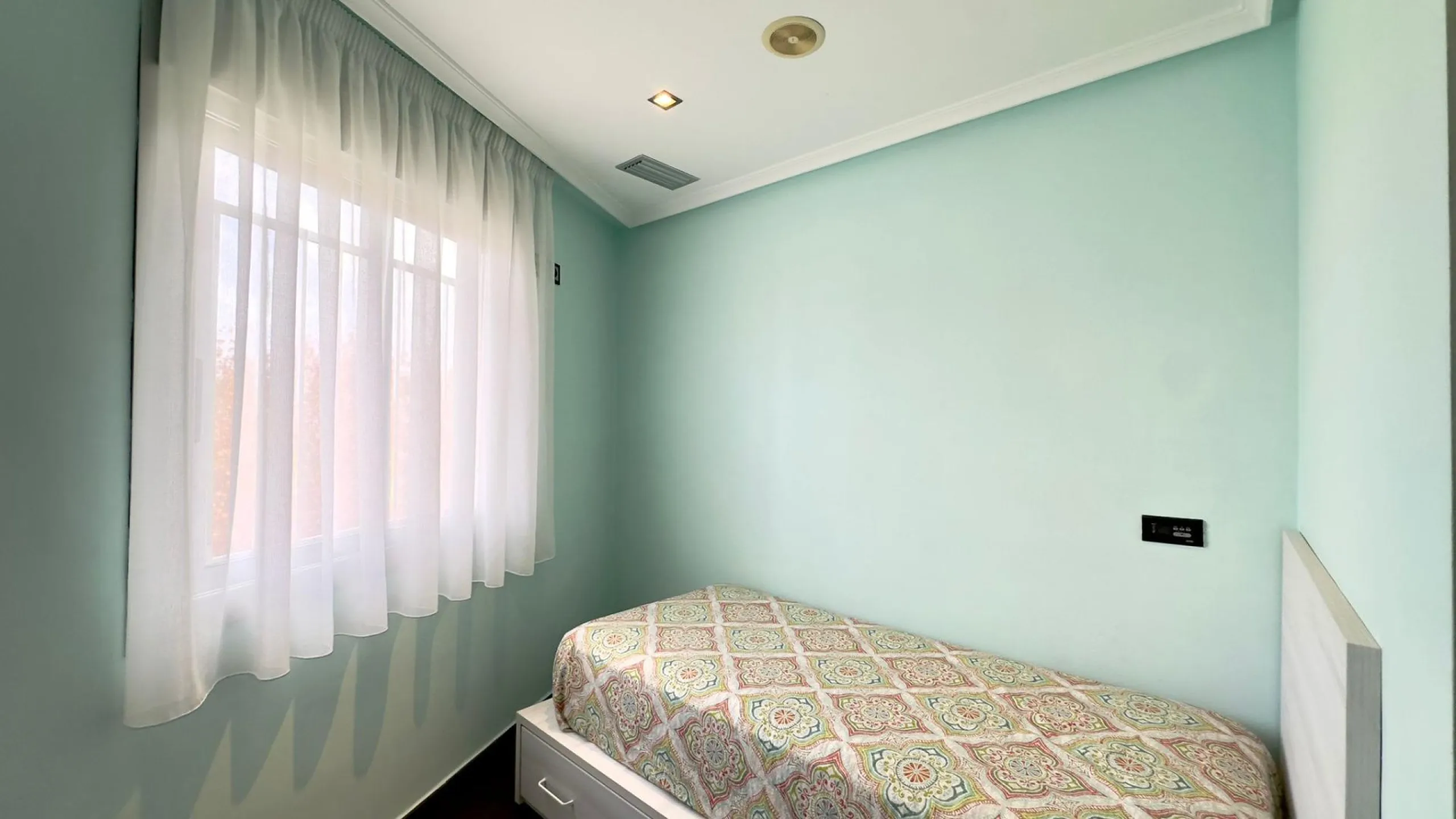 A COMPLETE BUILDING COMPRISING 4 FLATS, BUILT TO A HIGH STANDARD AND GUARANTEED TO BE PROFITABLE