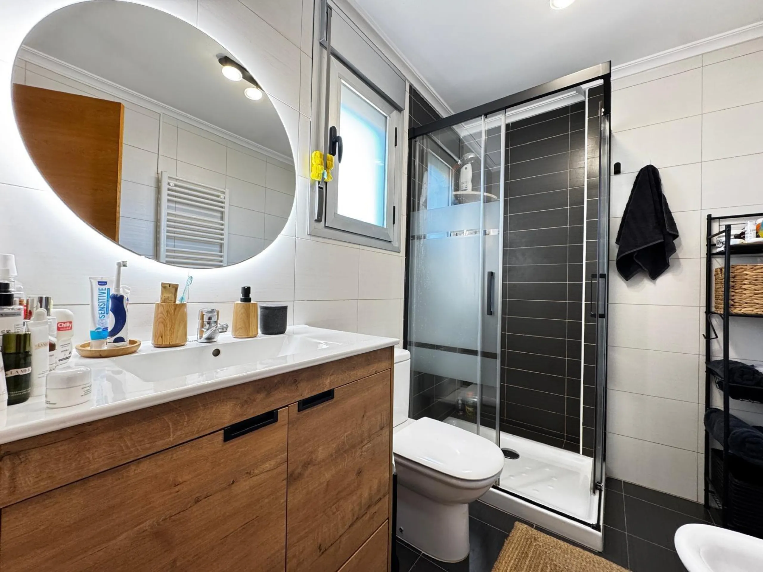 A COMPLETE BUILDING COMPRISING 4 FLATS, BUILT TO A HIGH STANDARD AND GUARANTEED TO BE PROFITABLE