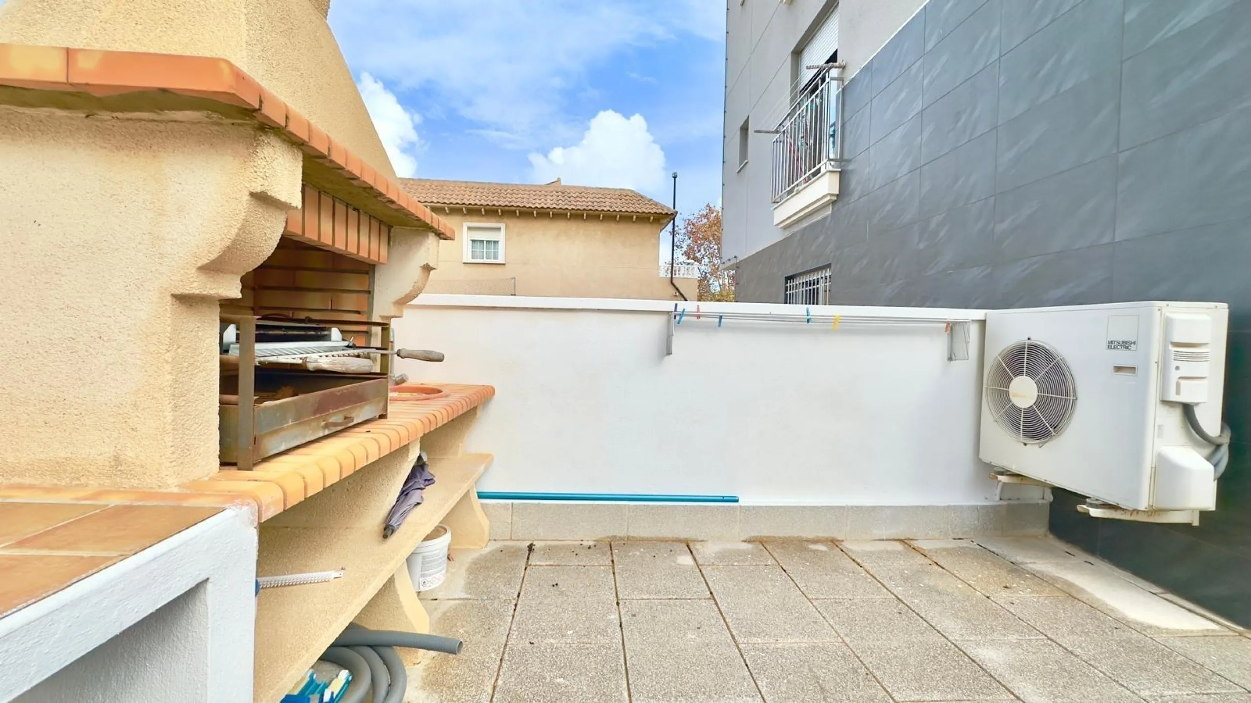 A COMPLETE BUILDING COMPRISING 4 FLATS, BUILT TO A HIGH STANDARD AND GUARANTEED TO BE PROFITABLE
