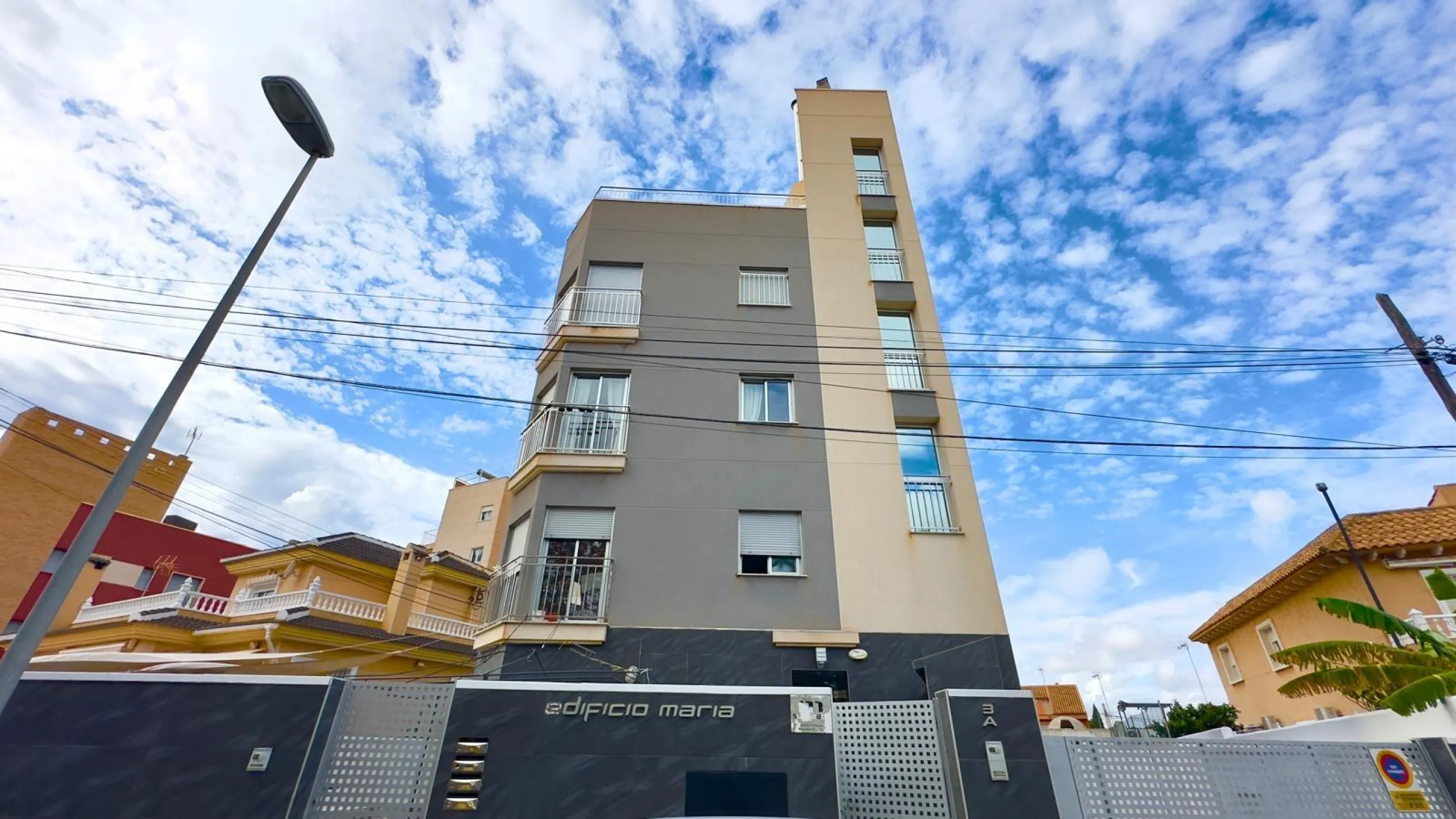 A COMPLETE BUILDING COMPRISING 4 FLATS, BUILT TO A HIGH STANDARD AND GUARANTEED TO BE PROFITABLE