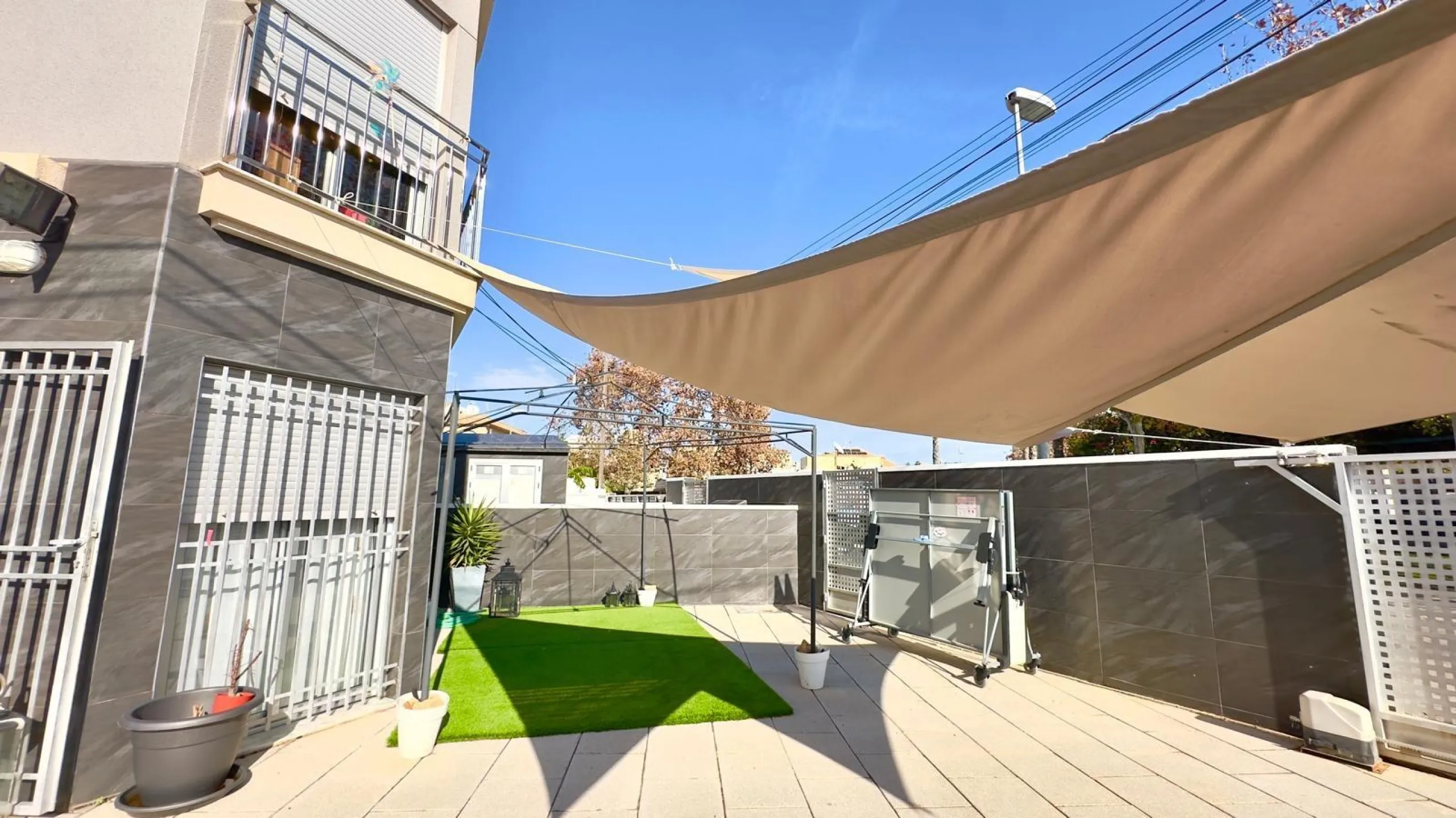 A COMPLETE BUILDING COMPRISING 4 FLATS, BUILT TO A HIGH STANDARD AND GUARANTEED TO BE PROFITABLE