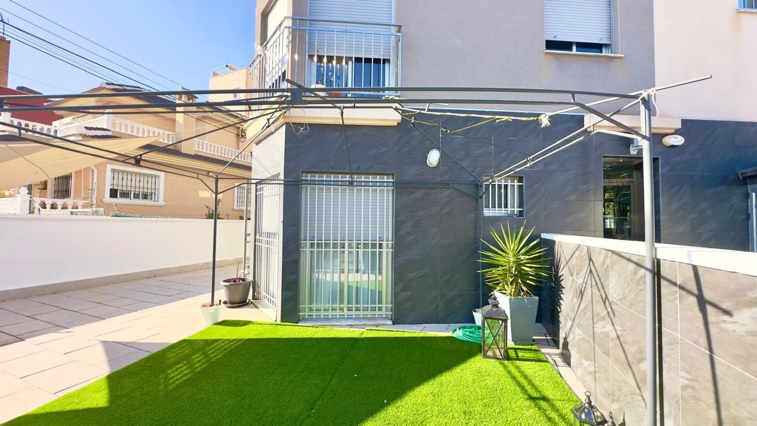 A COMPLETE BUILDING COMPRISING 4 FLATS, BUILT TO A HIGH STANDARD AND GUARANTEED TO BE PROFITABLE