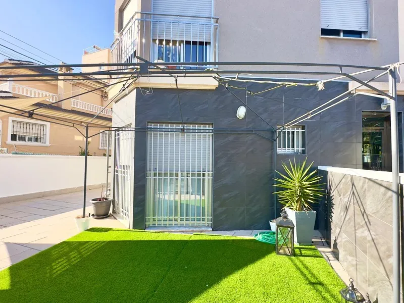 A COMPLETE BUILDING COMPRISING 4 FLATS, BUILT TO A HIGH STANDARD AND GUARANTEED TO BE PROFITABLE