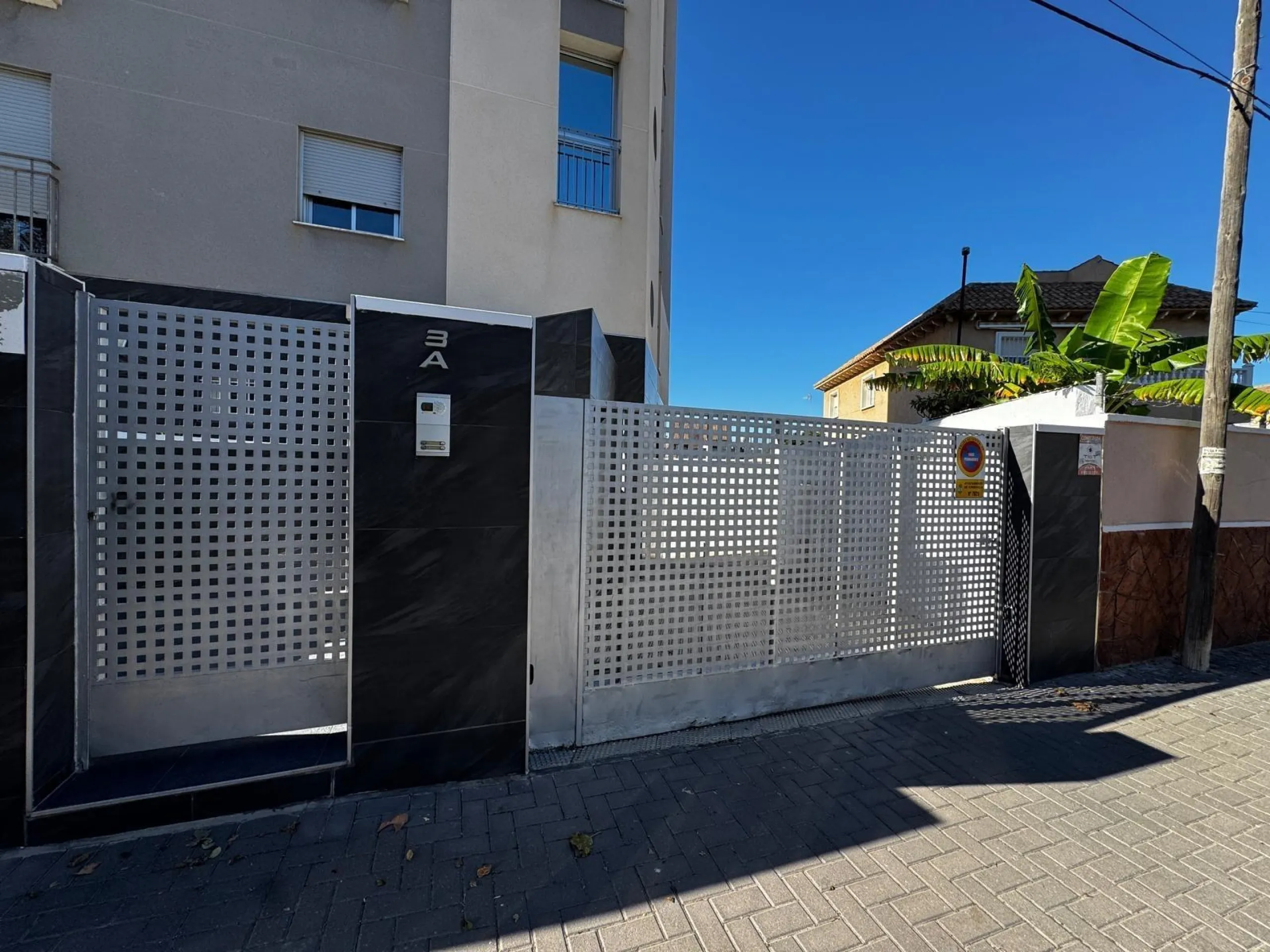 A COMPLETE BUILDING COMPRISING 4 FLATS, BUILT TO A HIGH STANDARD AND GUARANTEED TO BE PROFITABLE