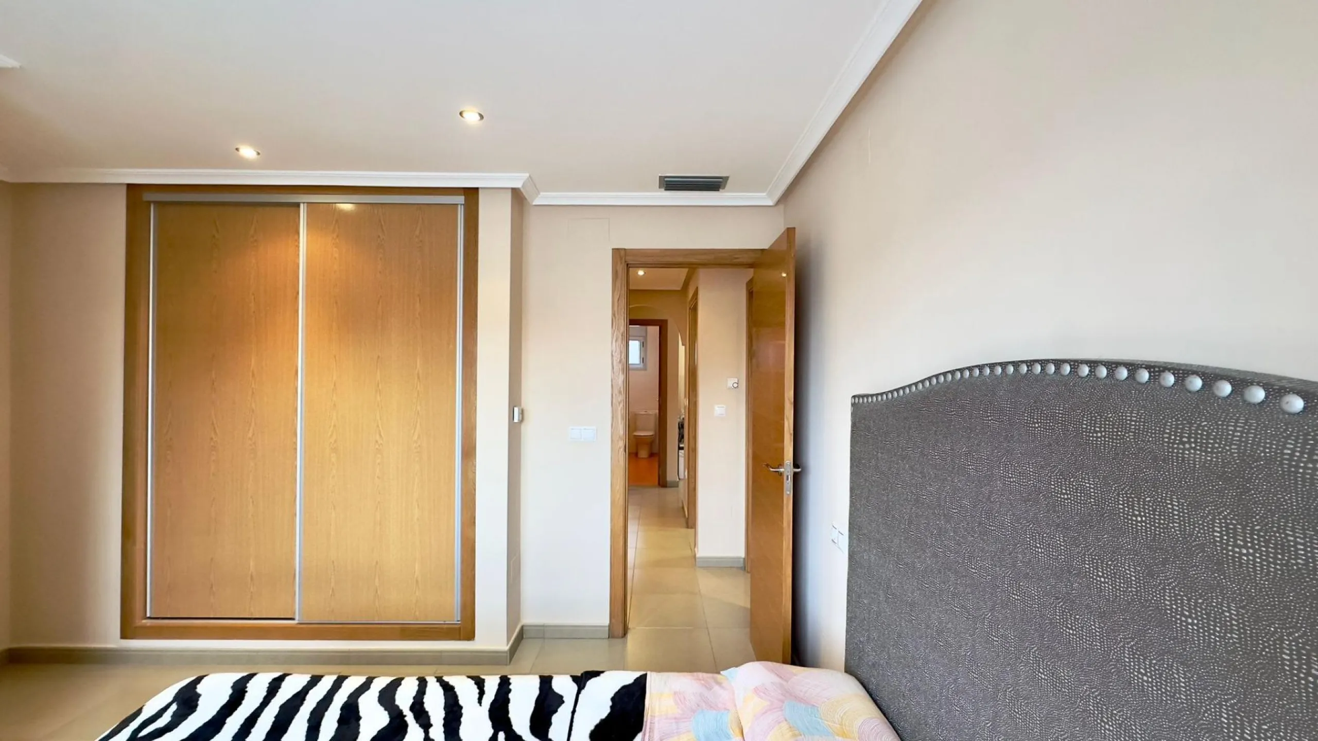 A COMPLETE BUILDING COMPRISING 4 FLATS, BUILT TO A HIGH STANDARD AND GUARANTEED TO BE PROFITABLE