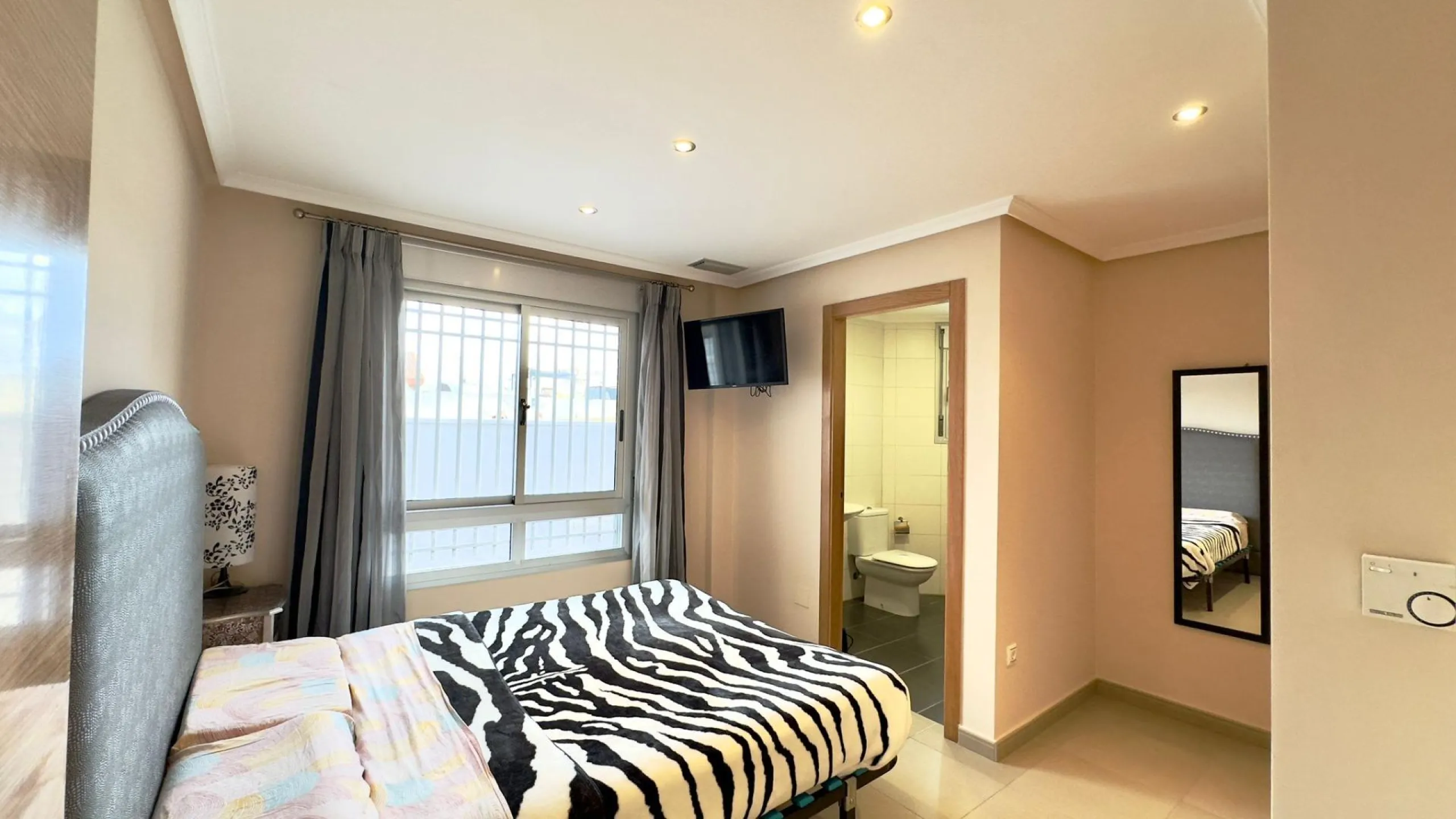 A COMPLETE BUILDING COMPRISING 4 FLATS, BUILT TO A HIGH STANDARD AND GUARANTEED TO BE PROFITABLE