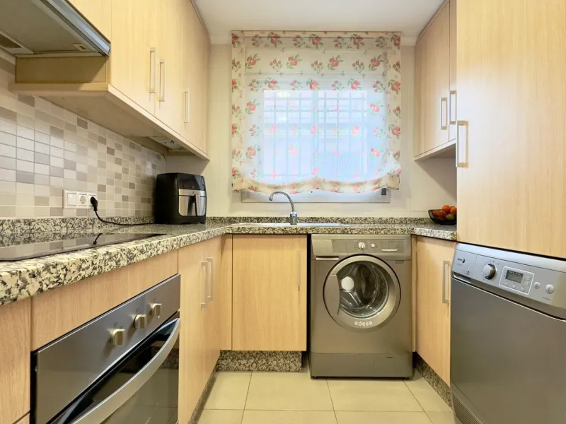 A COMPLETE BUILDING COMPRISING 4 FLATS, BUILT TO A HIGH STANDARD AND GUARANTEED TO BE PROFITABLE