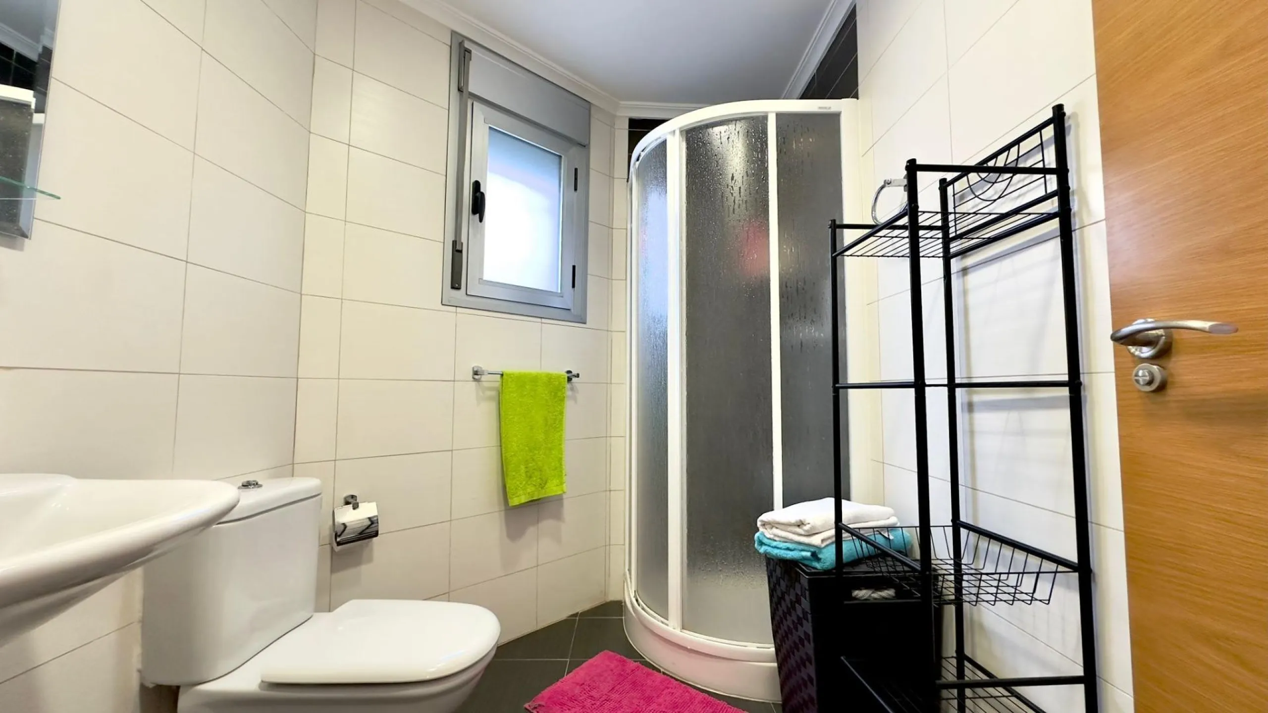 A COMPLETE BUILDING COMPRISING 4 FLATS, BUILT TO A HIGH STANDARD AND GUARANTEED TO BE PROFITABLE