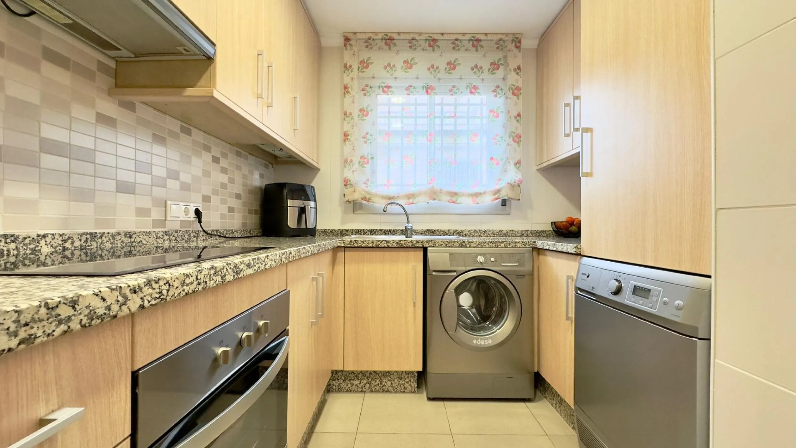 A COMPLETE BUILDING COMPRISING 4 FLATS, BUILT TO A HIGH STANDARD AND GUARANTEED TO BE PROFITABLE