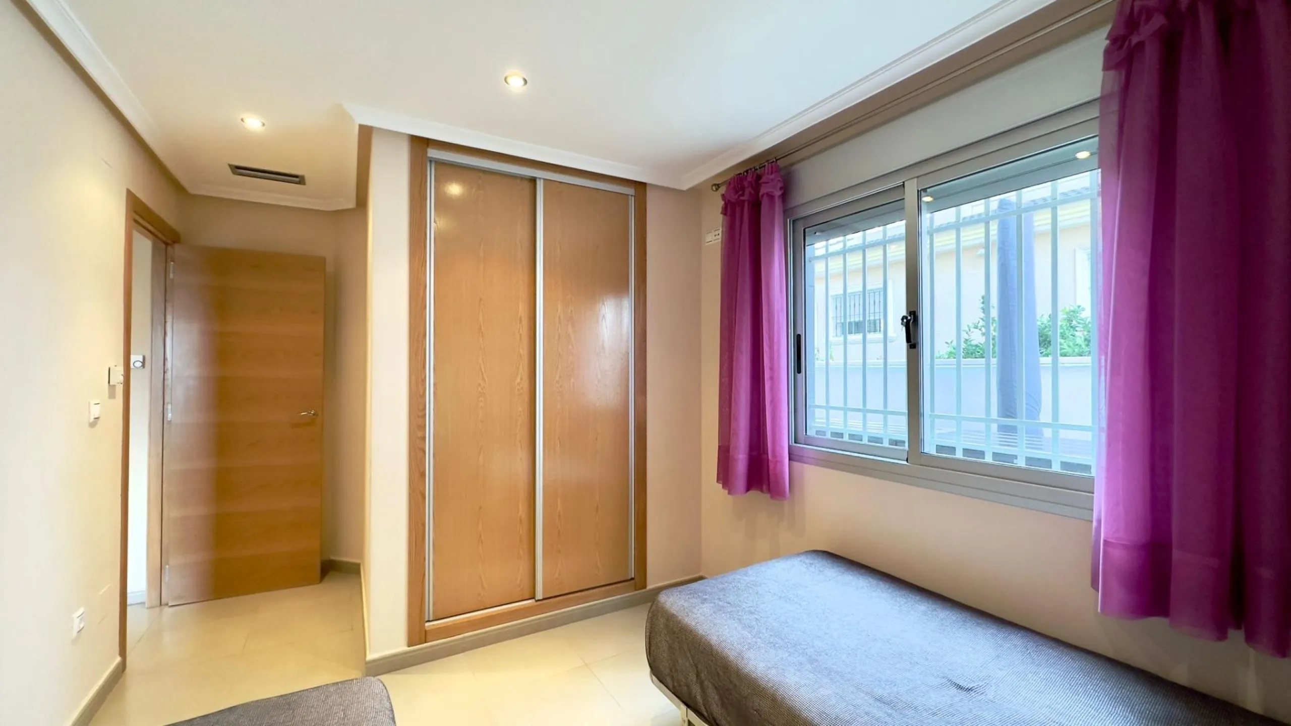 A COMPLETE BUILDING COMPRISING 4 FLATS, BUILT TO A HIGH STANDARD AND GUARANTEED TO BE PROFITABLE