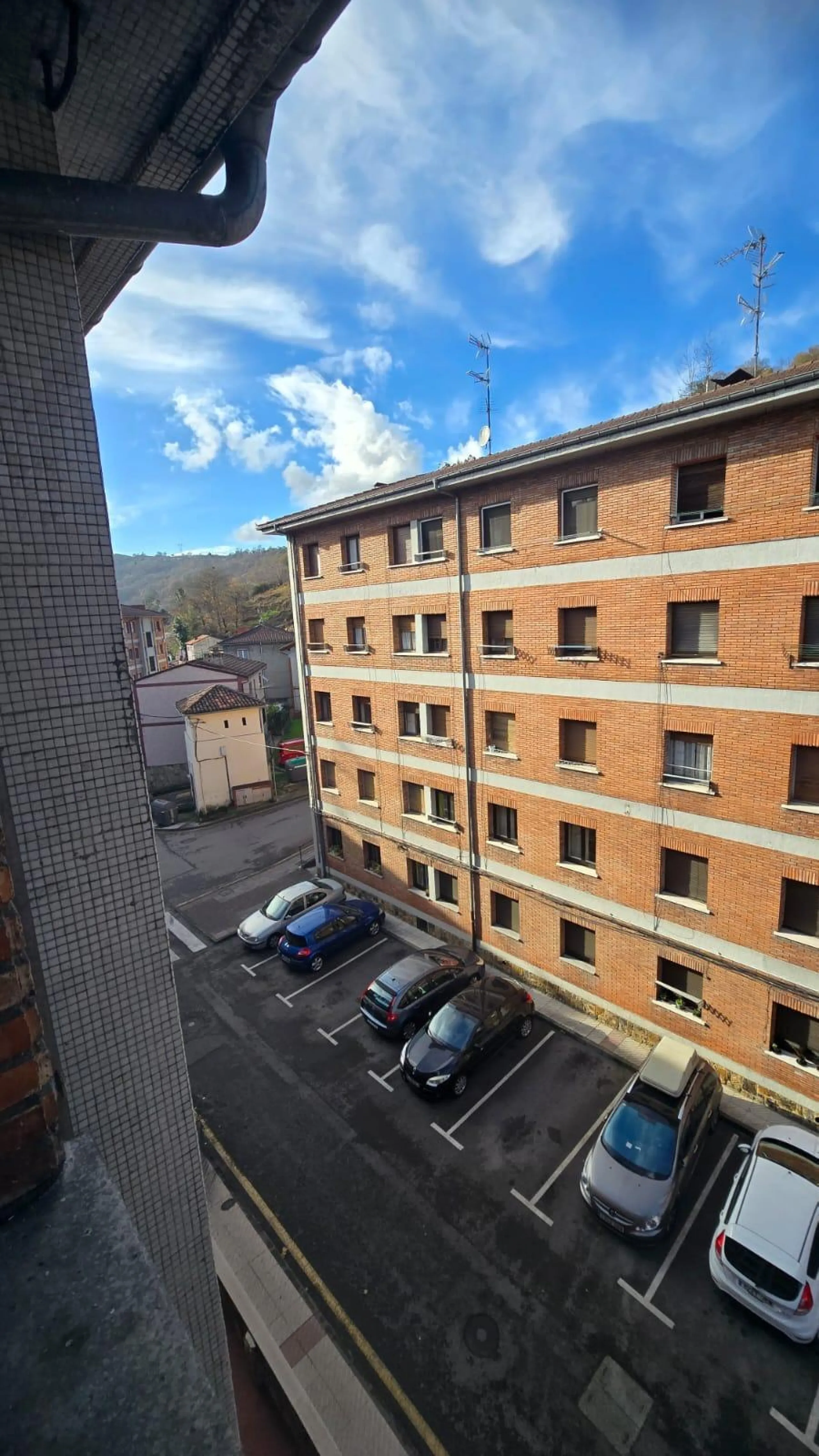 Piso soleado de 2 habitaciones en Sama (Langreo) — listo para entrar a vivir