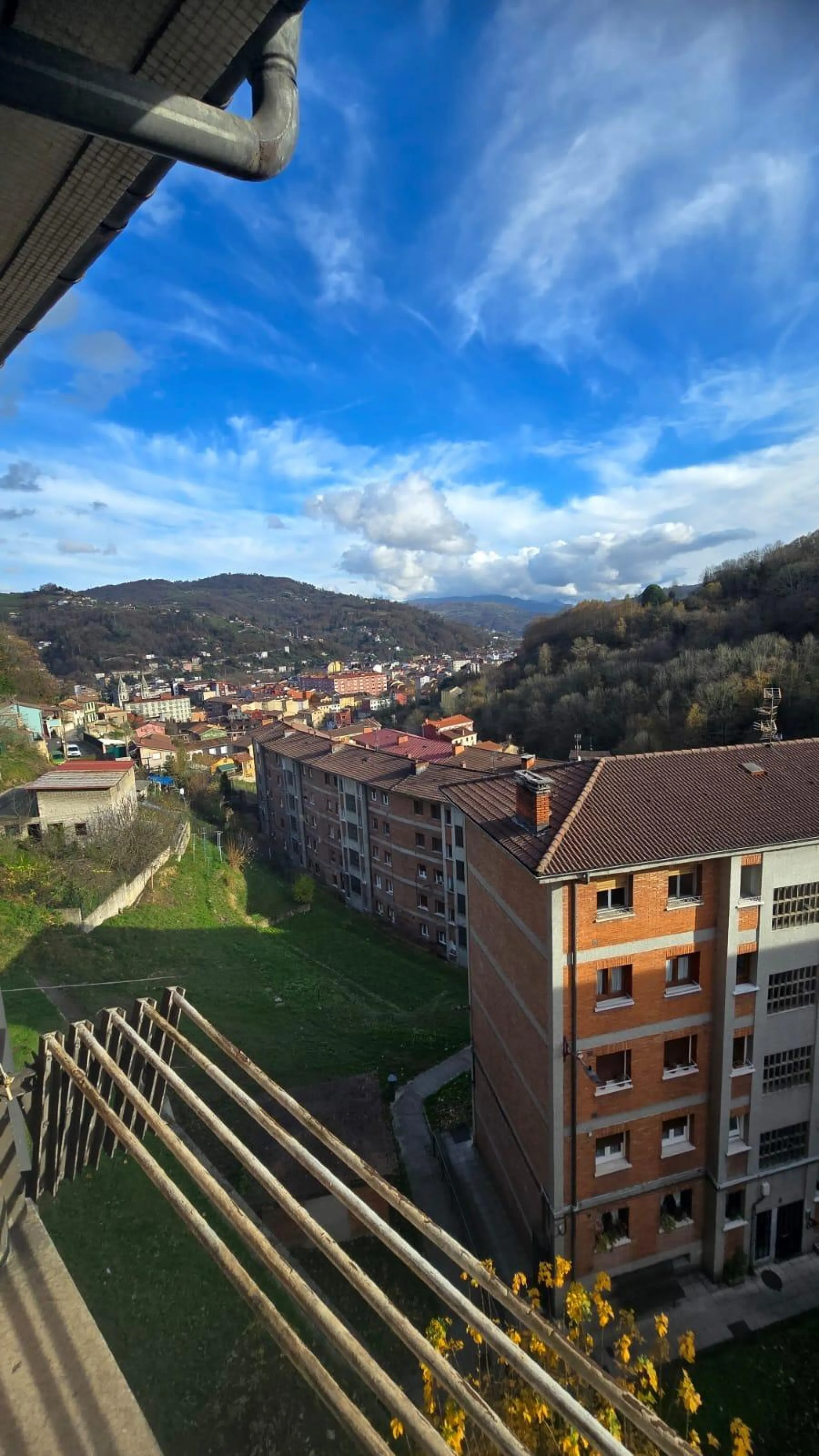 Piso soleado de 2 habitaciones en Sama (Langreo) — listo para entrar a vivir