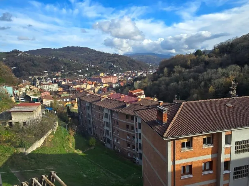 Piso soleado de 2 habitaciones en Sama (Langreo) — listo para entrar a vivir