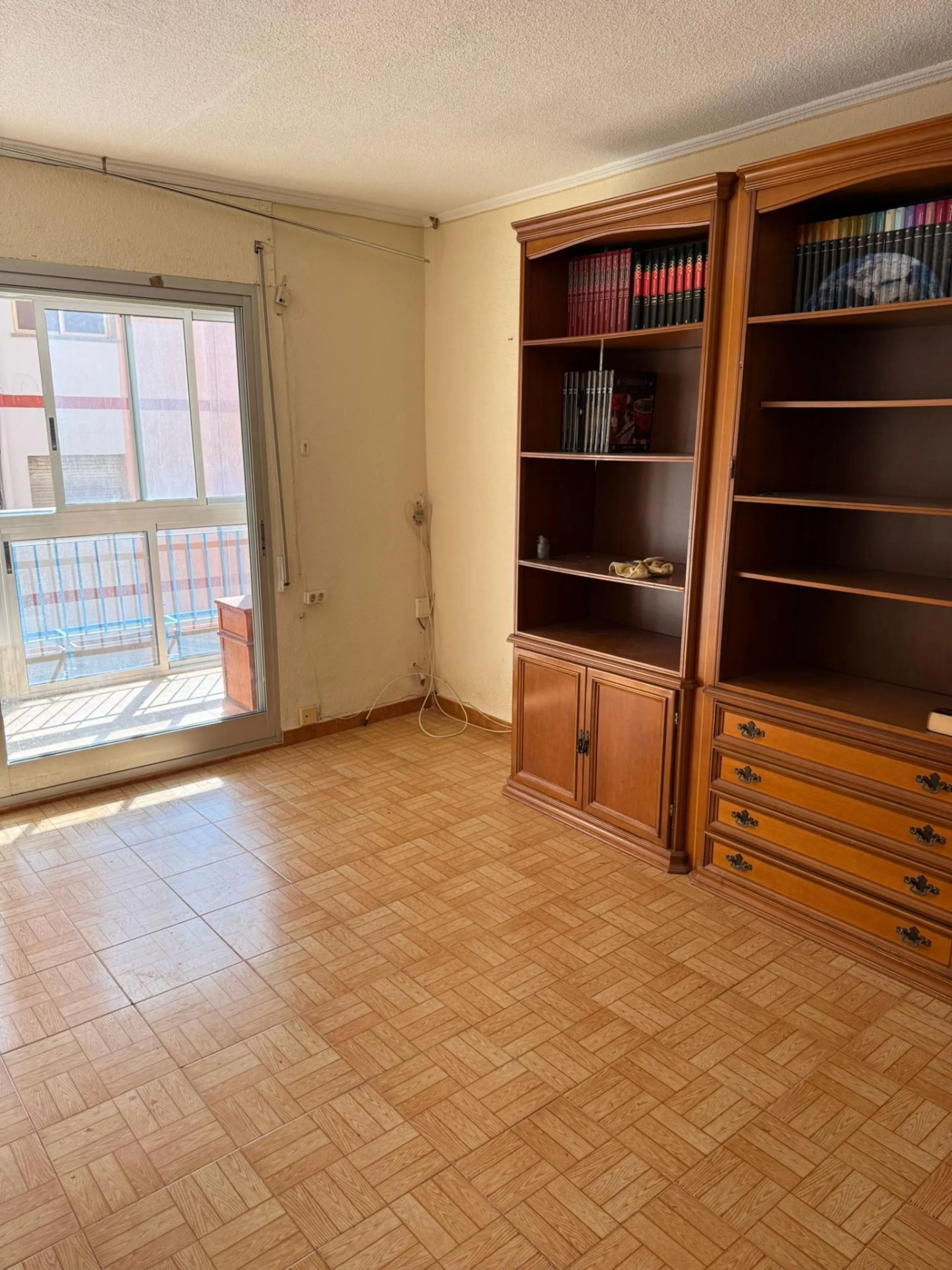 ✨ GRAN OPORTUNIDAD DE REFORMA CON TERRAZA EN ALICANTE ✨
