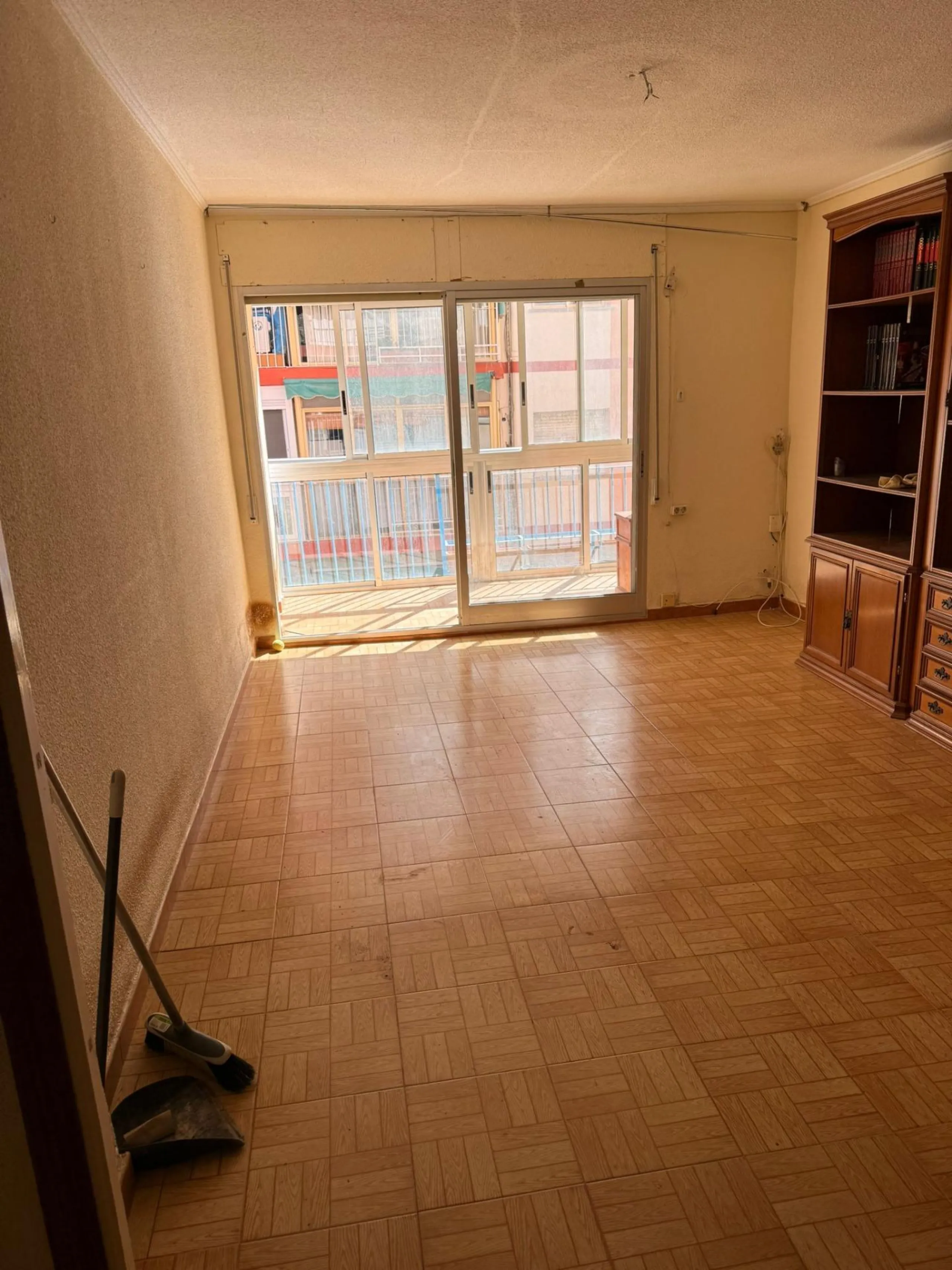 ✨ GRAN OPORTUNIDAD DE REFORMA CON TERRAZA EN ALICANTE ✨