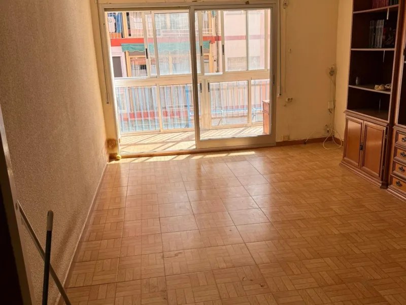 ✨ GRAN OPORTUNIDAD DE REFORMA CON TERRAZA EN ALICANTE ✨