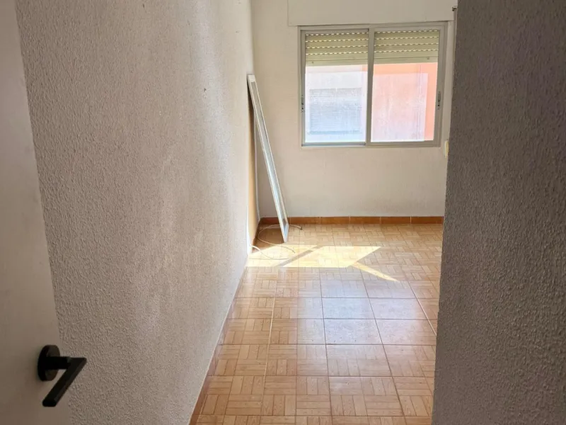 ✨ GRAN OPORTUNIDAD DE REFORMA CON TERRAZA EN ALICANTE ✨