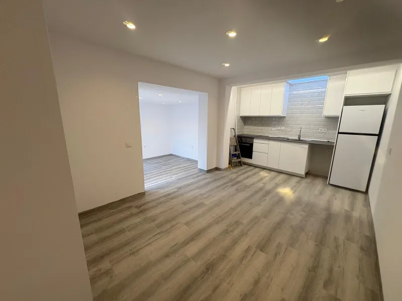 Corner townhouse with southwest orientation just 1.6 km from the sea