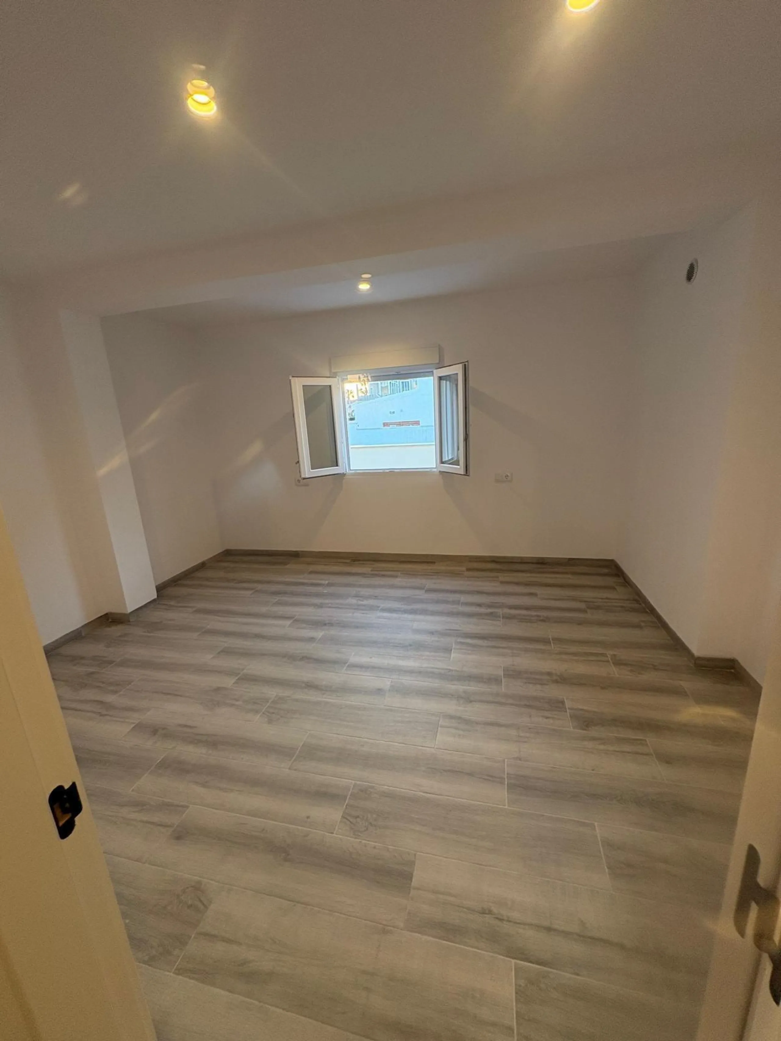 Corner townhouse with southwest orientation just 1.6 km from the sea